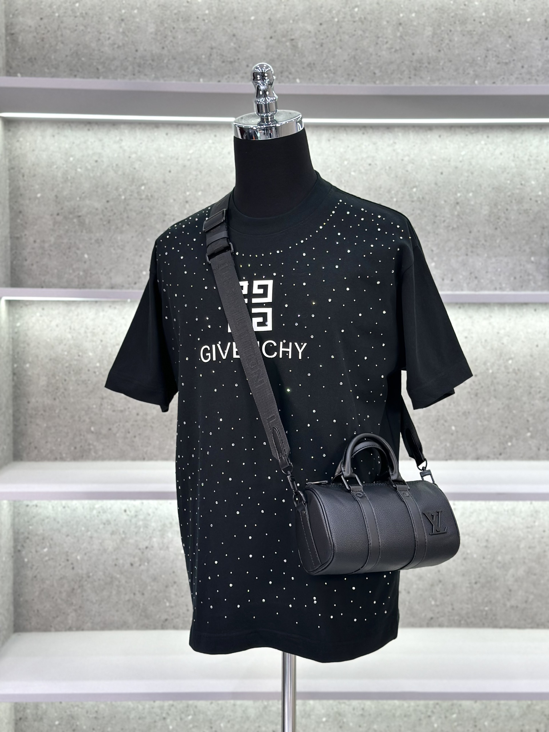 Áo phông T-shirt Givenchy GVC đính đá logo chữ ngực Like Auth on web VTN