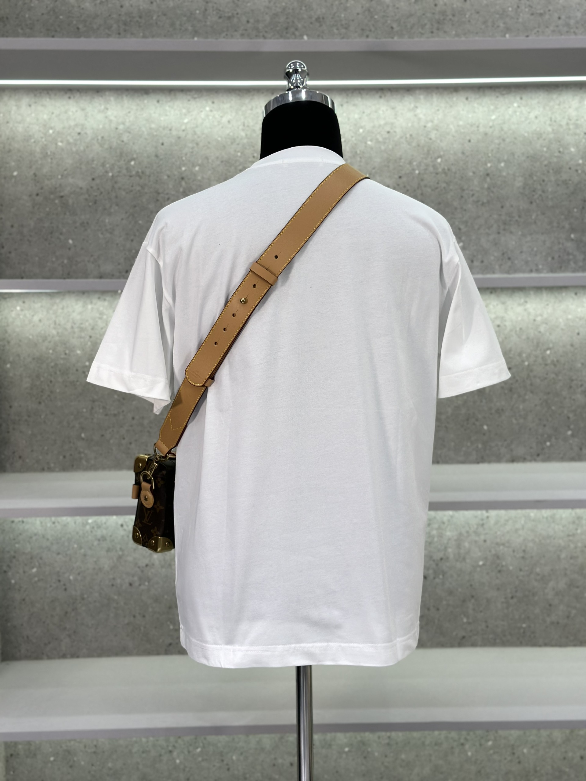 Áo phông T-shirt Givenchy GVC đính đá logo chữ ngực Like Auth on web VTN