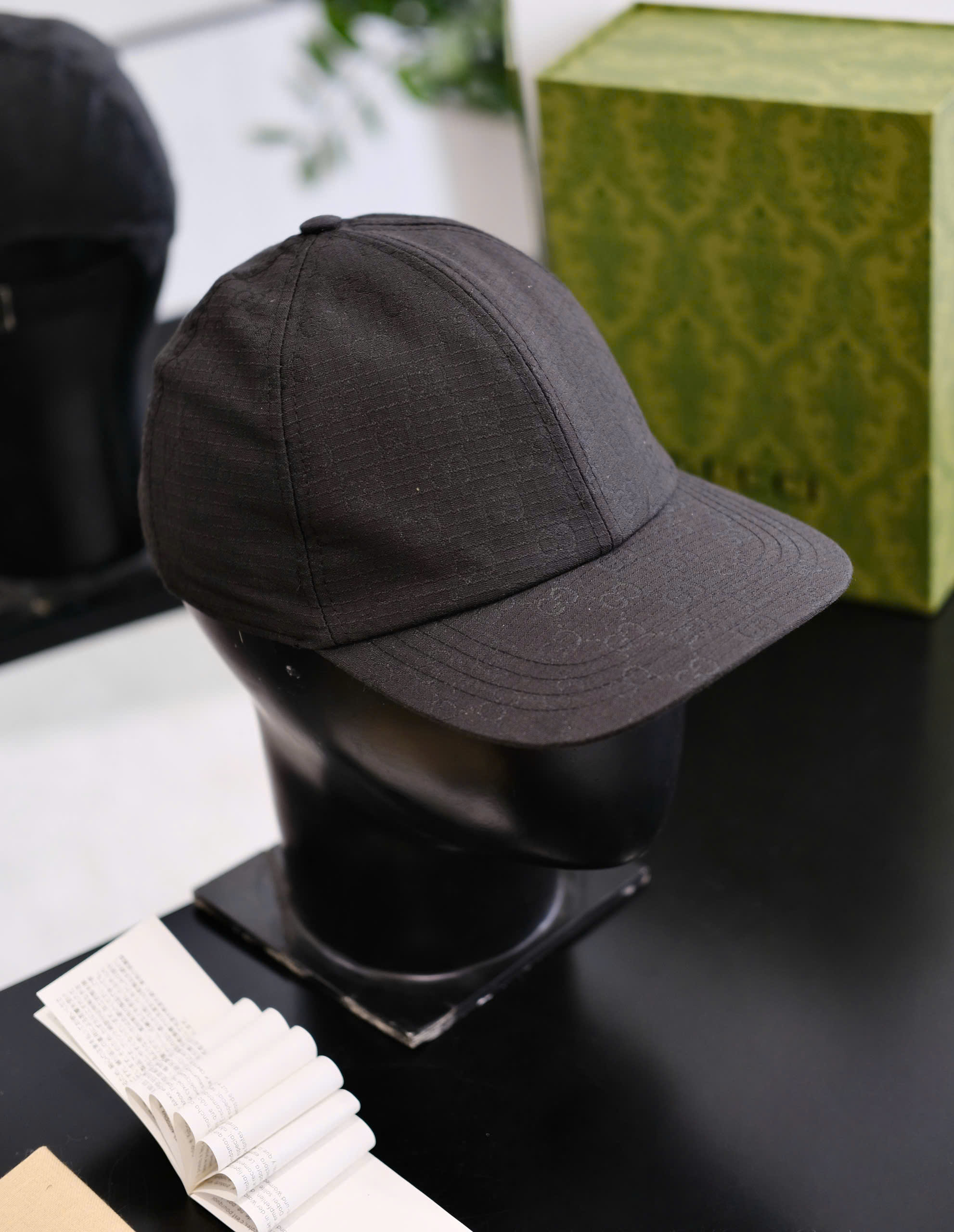 Mũ lưỡi trai nón kết Gucci GC Đen logo dập Like Auth DDT