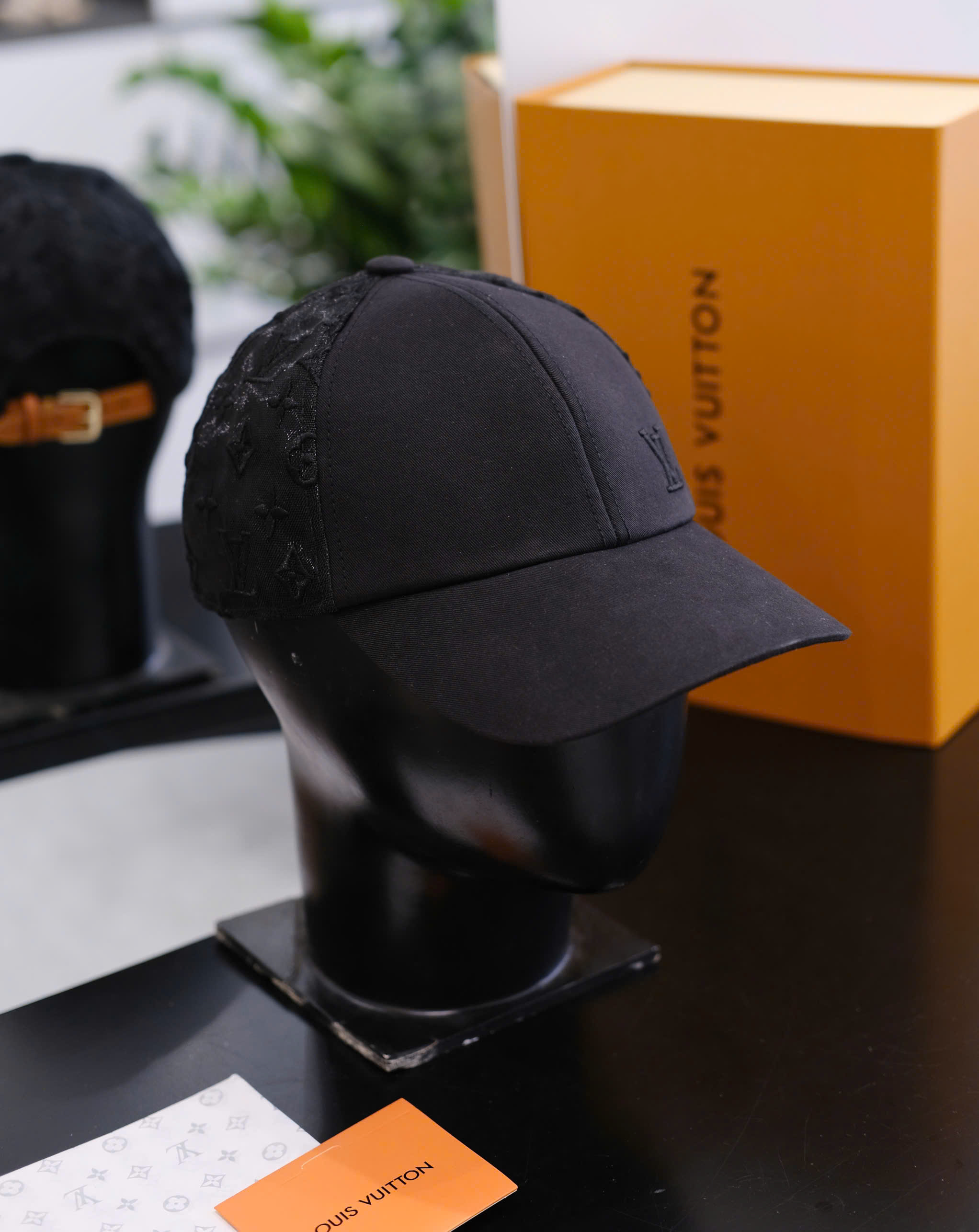 Mũ lưỡi trai nón kết Louis Vuitton LV Đen monogram vải bò mix logo thêu Like Auth DDT