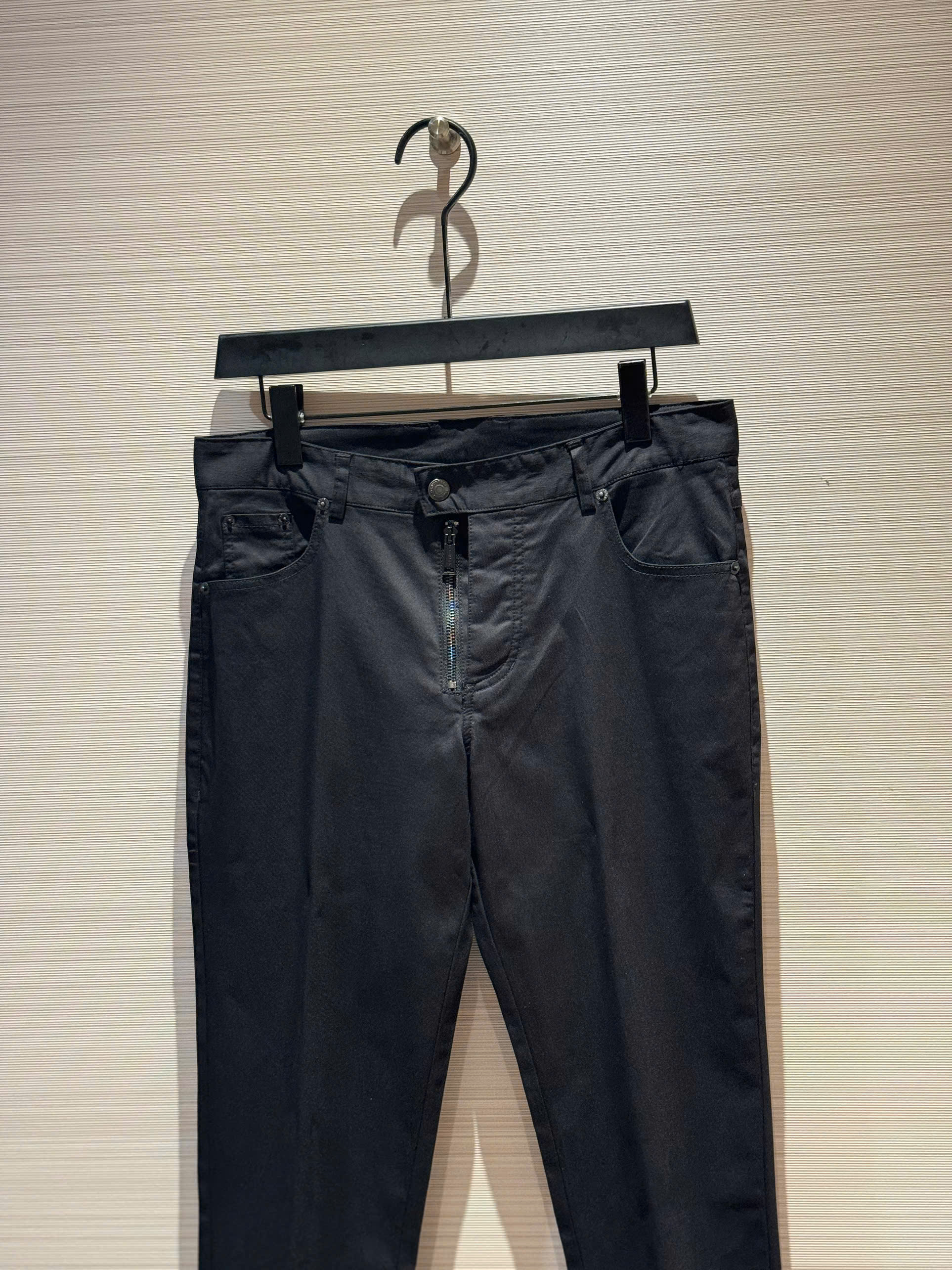 Quân Kaki Dsquared2 DSQ Đen 4 khuy khóa ZIP lệch Like Auth 28-36 DDT