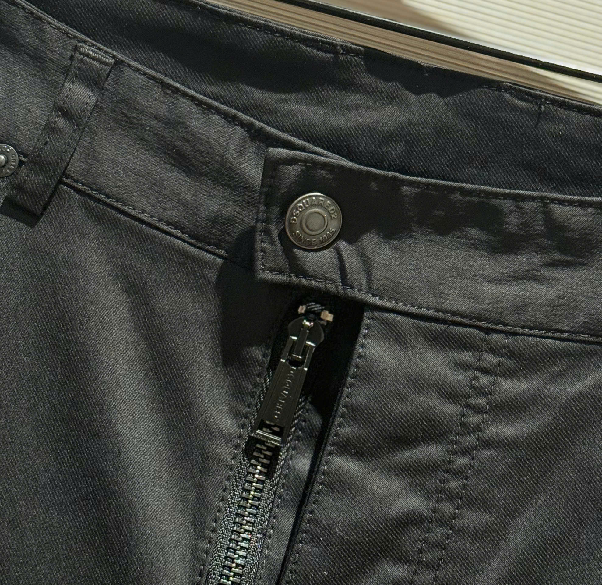 Quân Kaki Dsquared2 DSQ Đen 4 khuy khóa ZIP lệch Like Auth 28-36 DDT