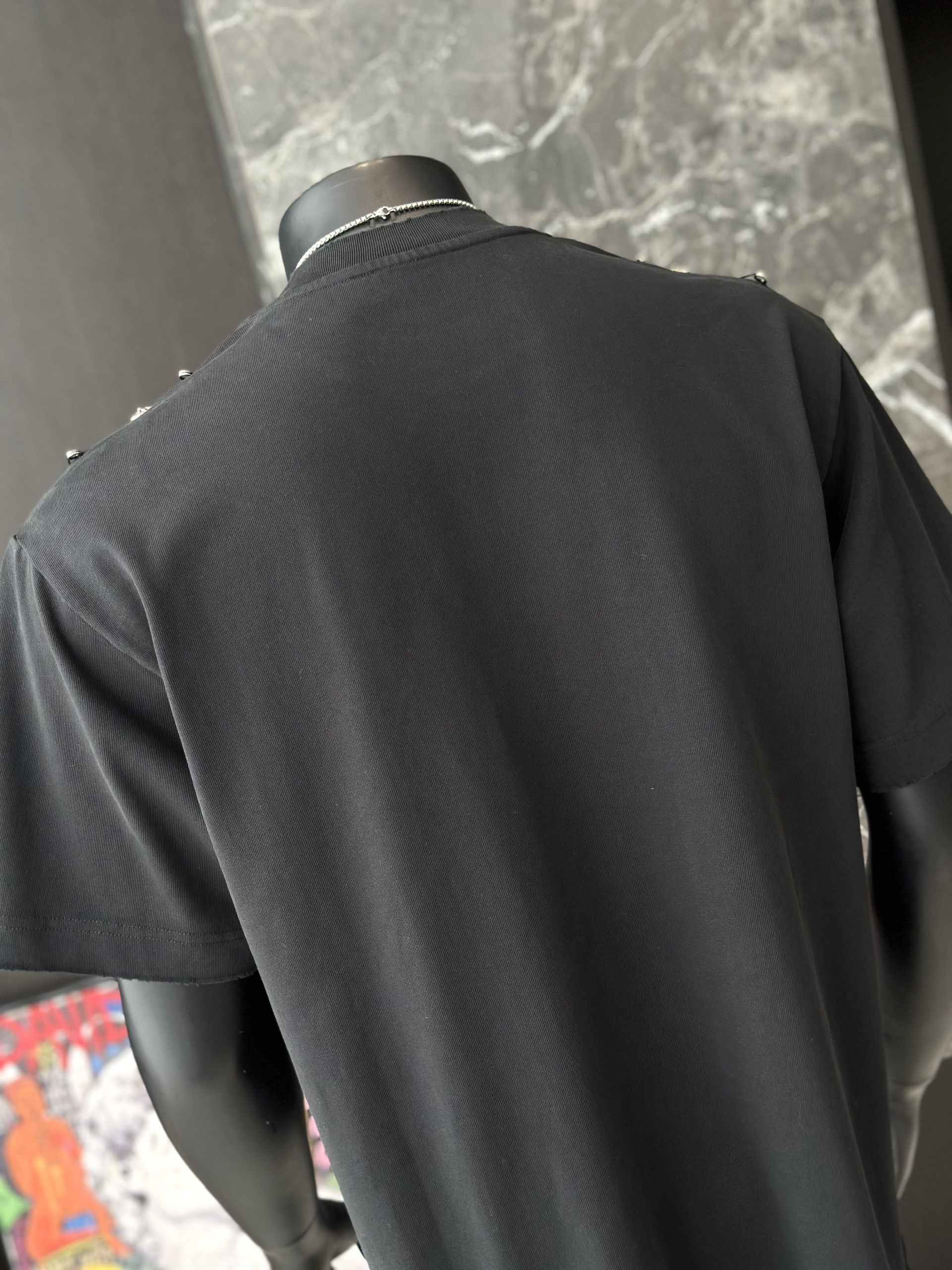 Áo phông T shirt Chrome Heart CH logo ngực đính khuy vai Like Auth M-XL VTN\Đen