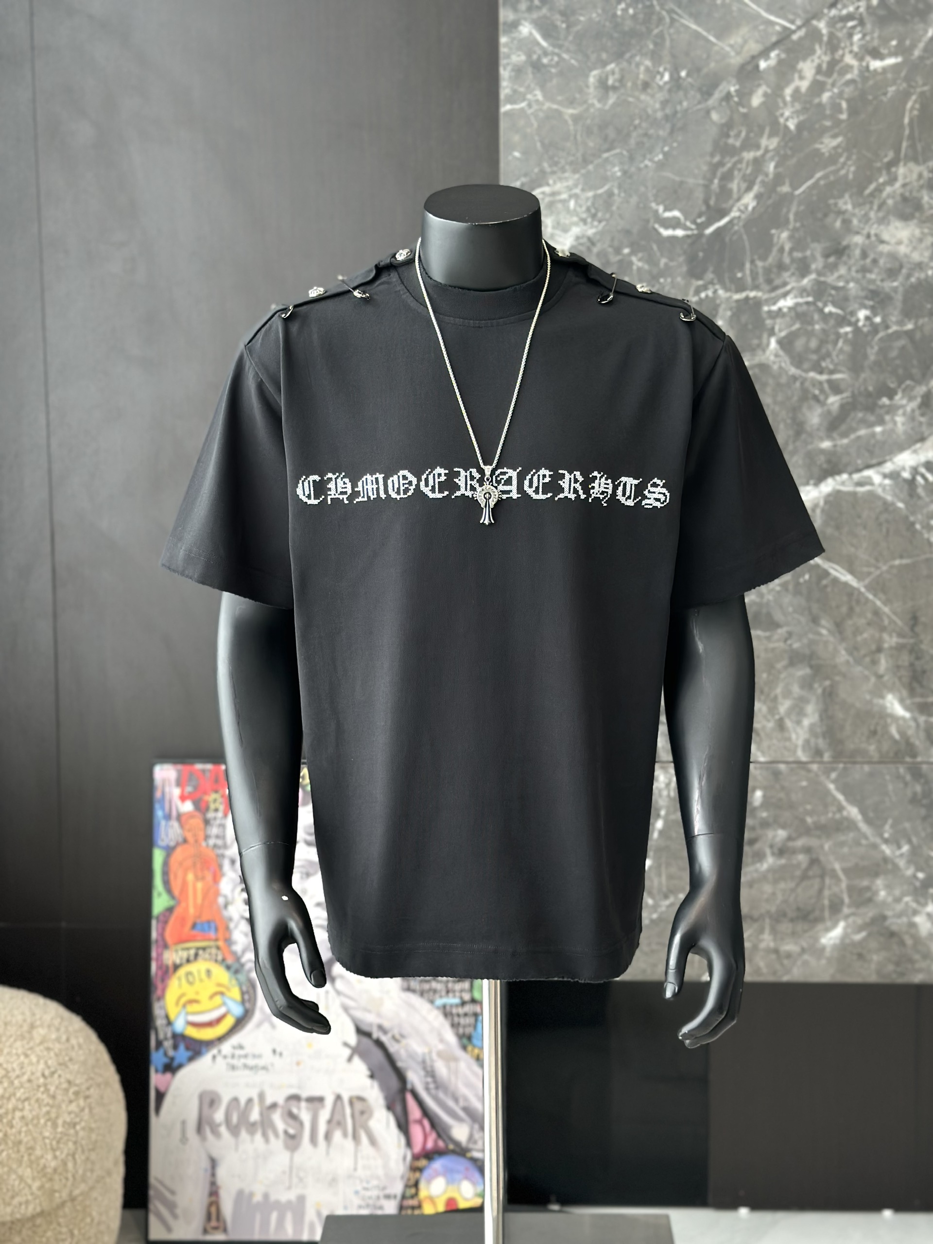 Áo phông T shirt Chrome Heart CH logo ngực đính khuy vai Like Auth M-XL VTN\Đen