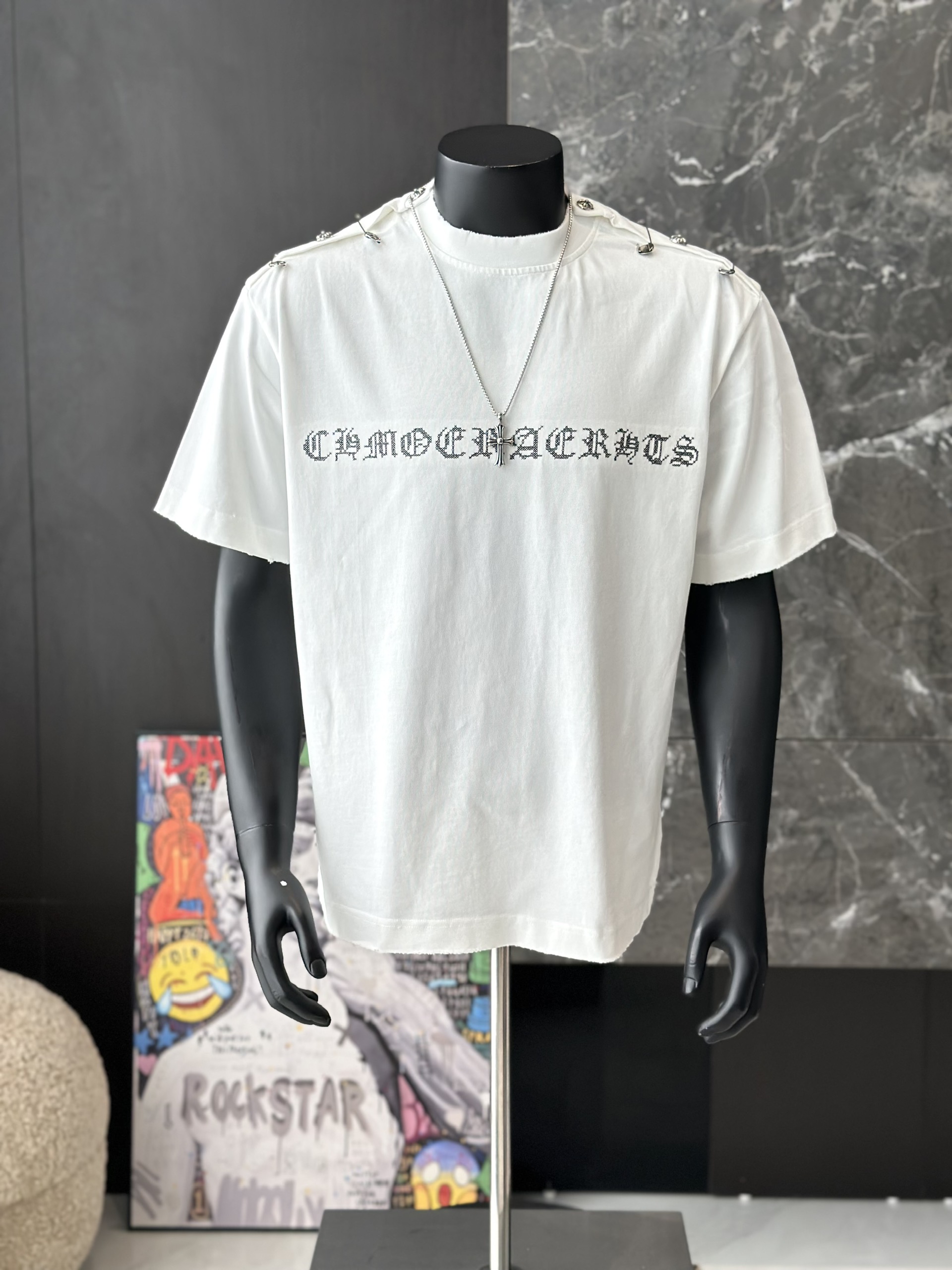 Áo phông T shirt Chrome Heart CH logo ngực đính khuy vai Like Auth M-XL VTN\Trắng