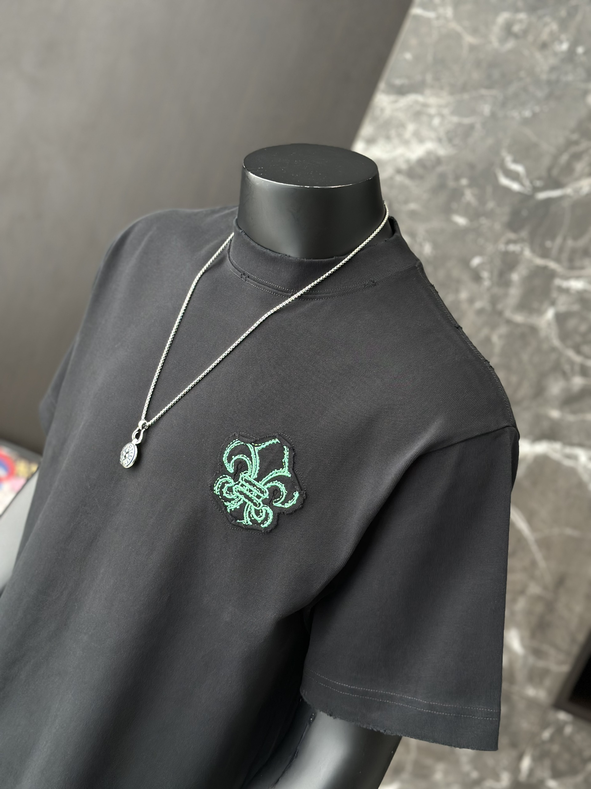Áo phông T shirt Chrome Heart logo wash bông hoa ngực Like Auth M-XL VTN\Đen
