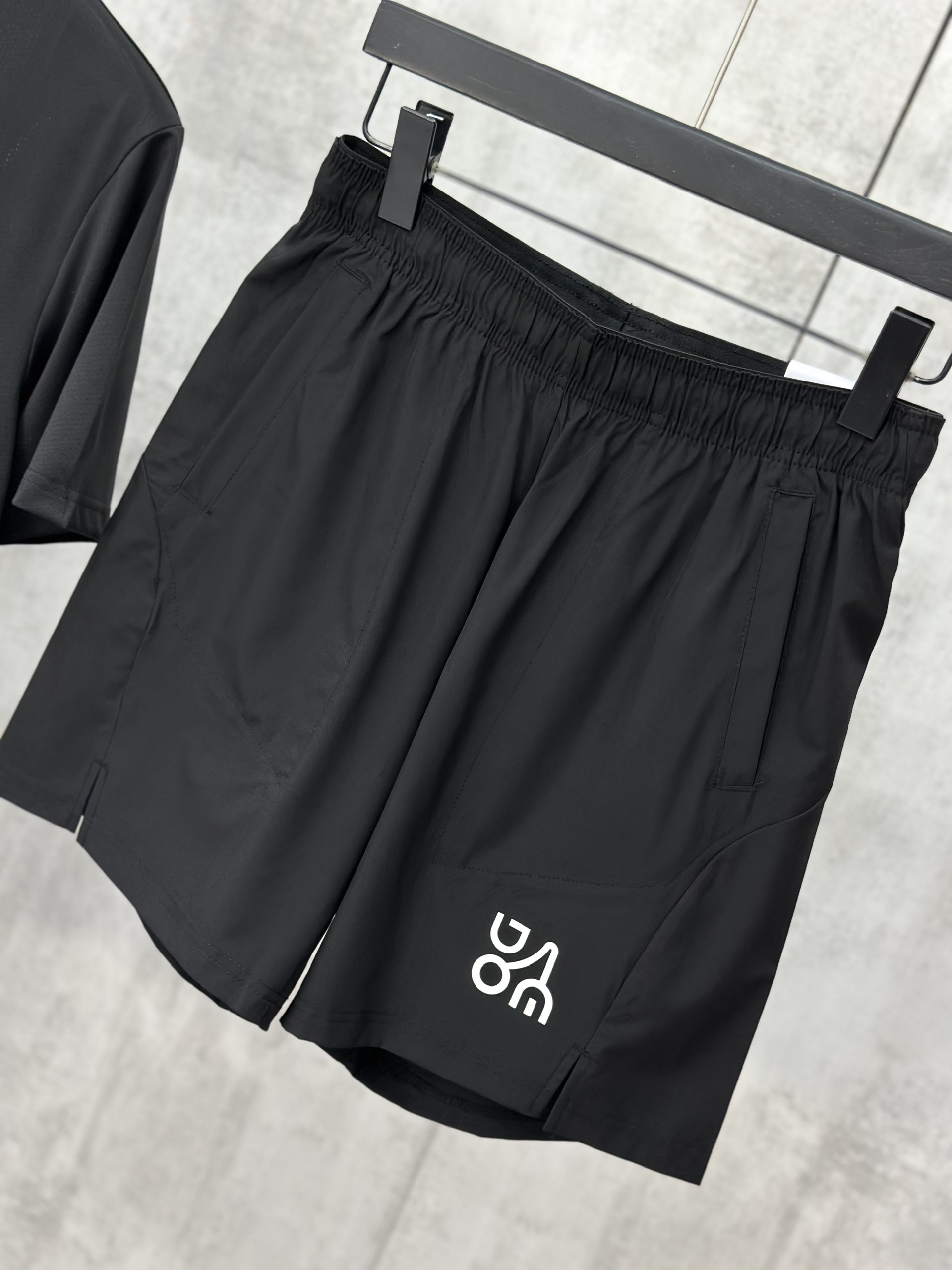 Set bộ thể thao hè Deba Đen logo ngực dọc lưng XS-XL VTN