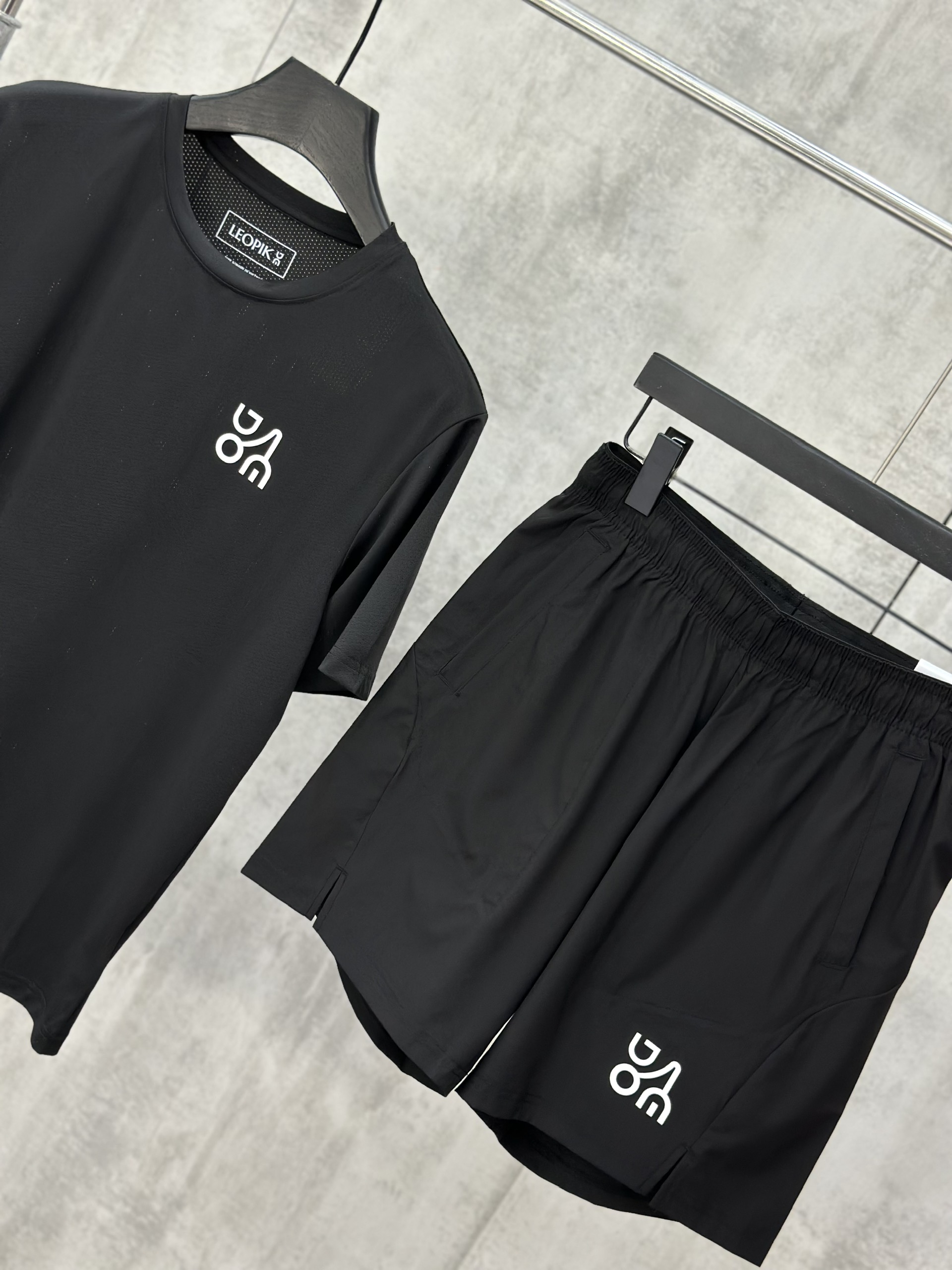 Set bộ thể thao hè Deba Đen logo ngực dọc lưng XS-XL VTN