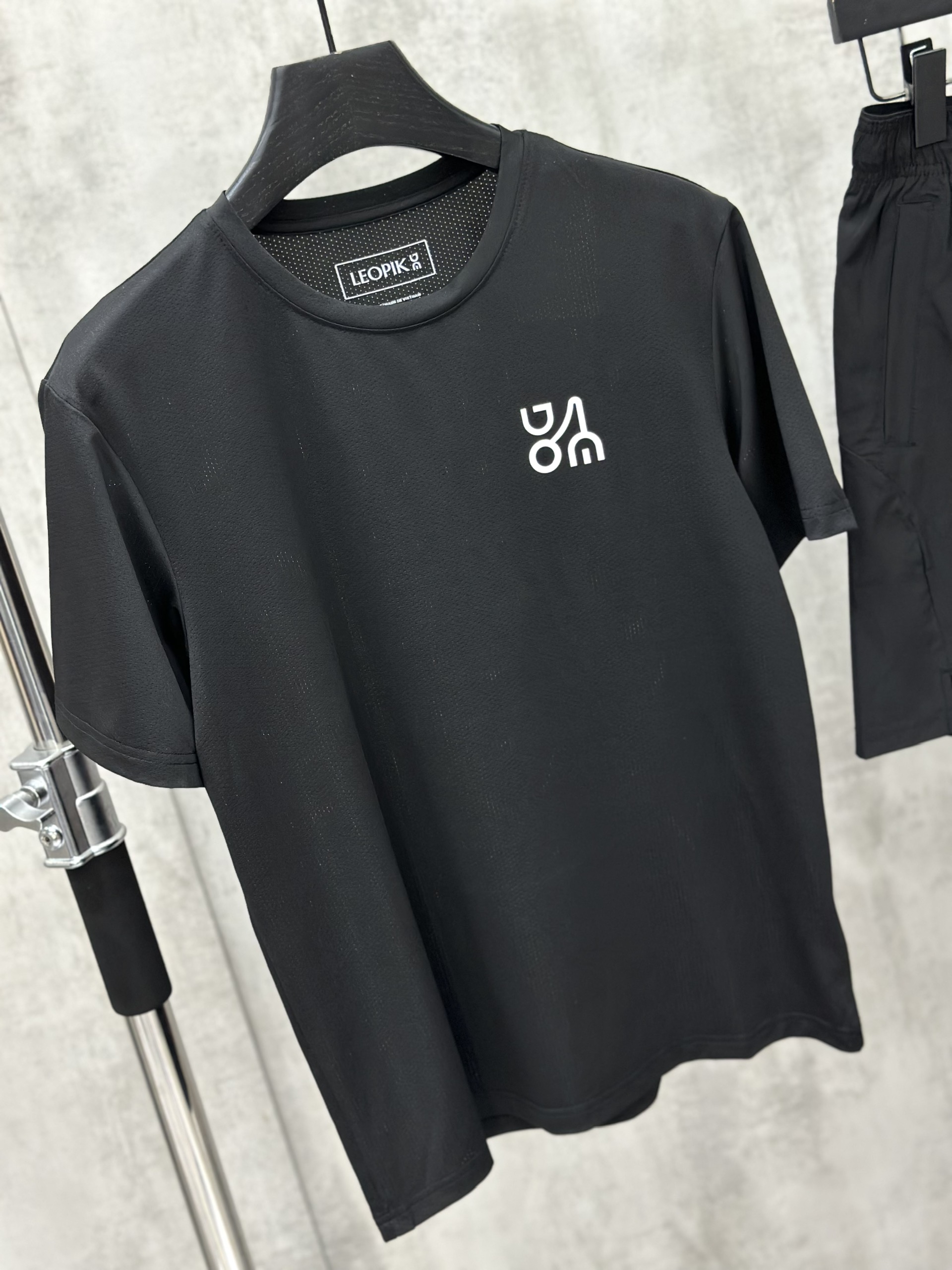 Set bộ thể thao hè Deba Đen logo ngực dọc lưng XS-XL VTN