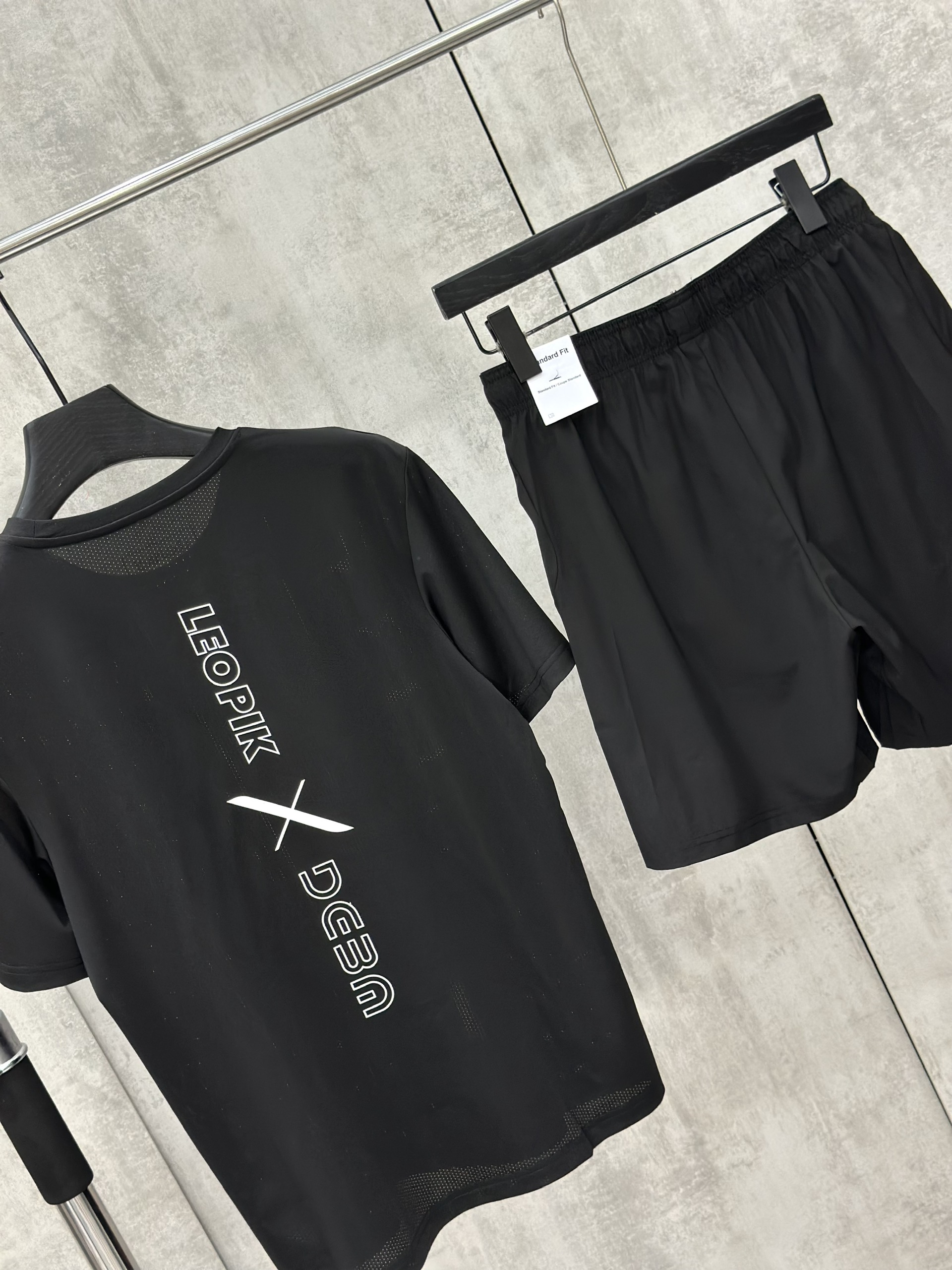 Set bộ thể thao hè Deba Đen logo ngực dọc lưng XS-XL VTN