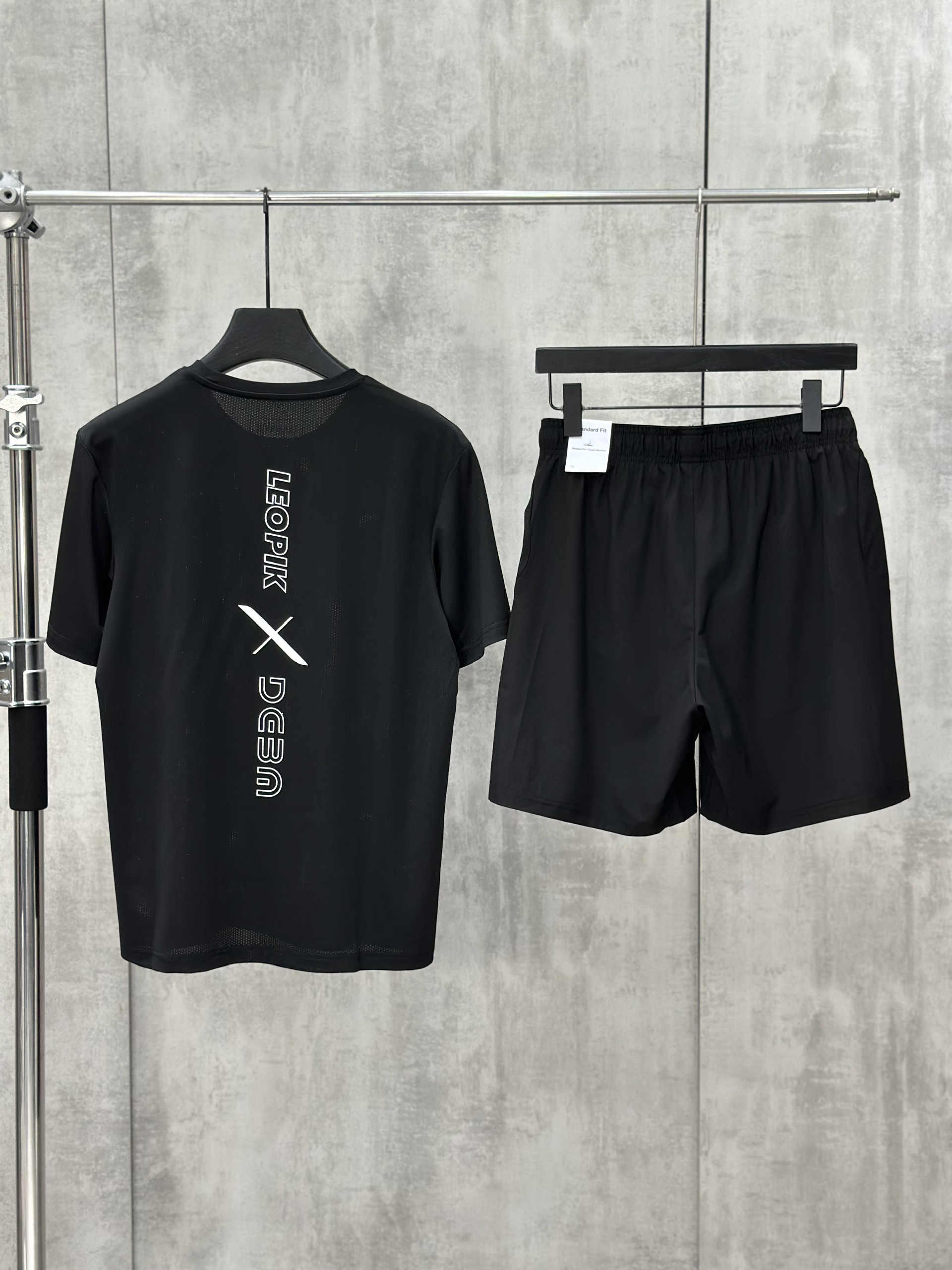 Set bộ thể thao hè Deba Đen logo ngực dọc lưng XS-XL VTN