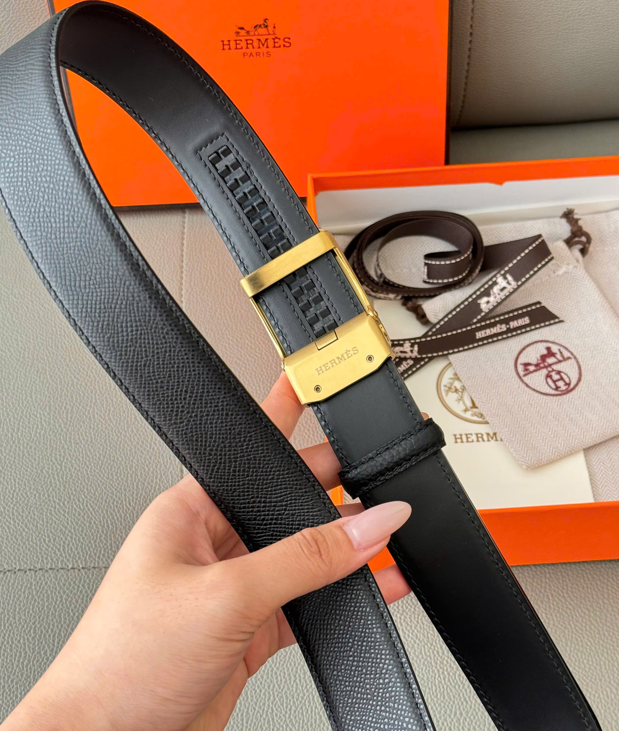 Thắt lưng dây nịt Hermes HM taiga Đen sần mặt chữ nhật Vàng khóa cài Like Auth 85-110 DDT