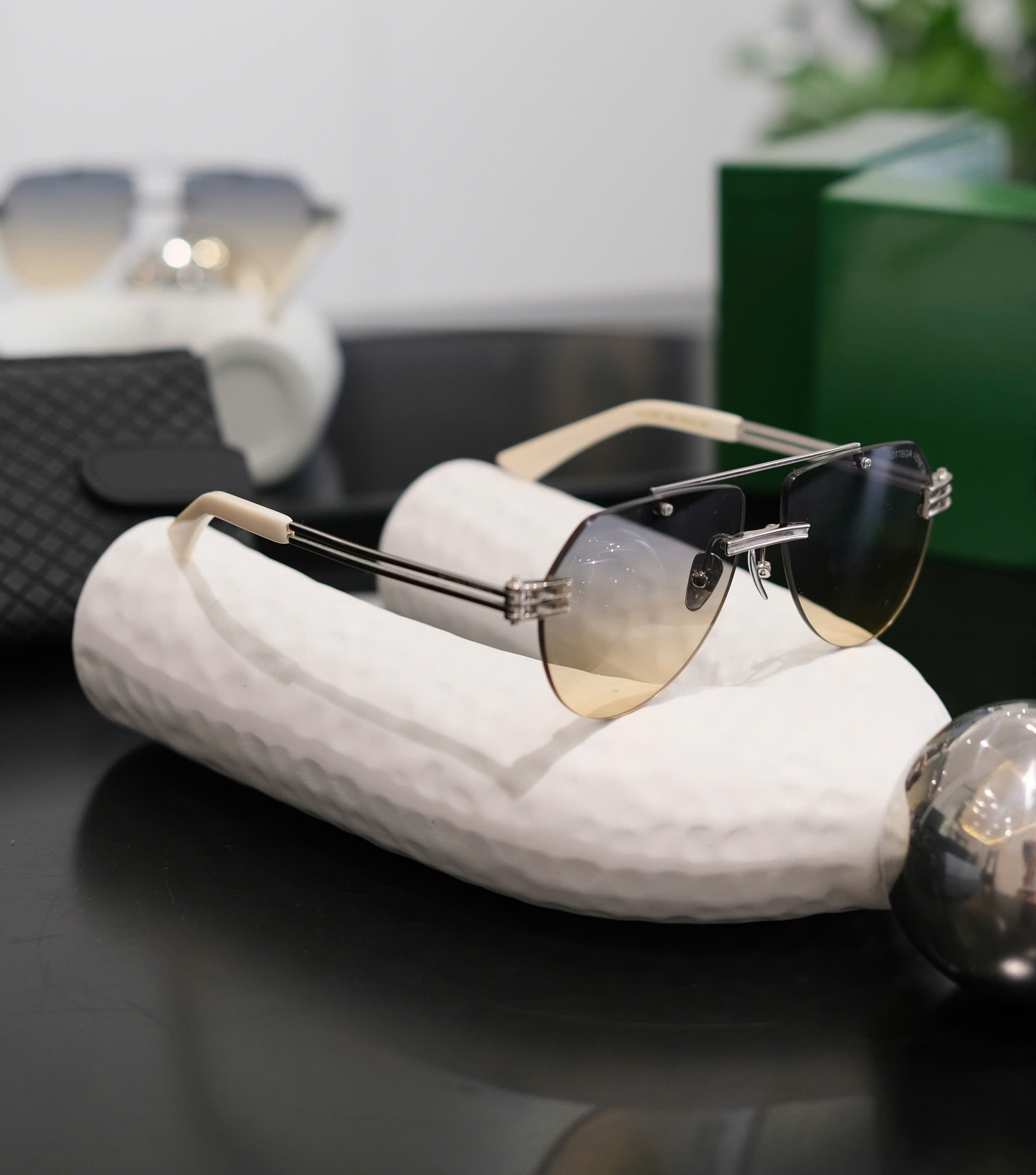 Kính mát thời trang Bottega Veneta BV1342S Aviator Sunglasses in Tinted Lens Like Auth DDT