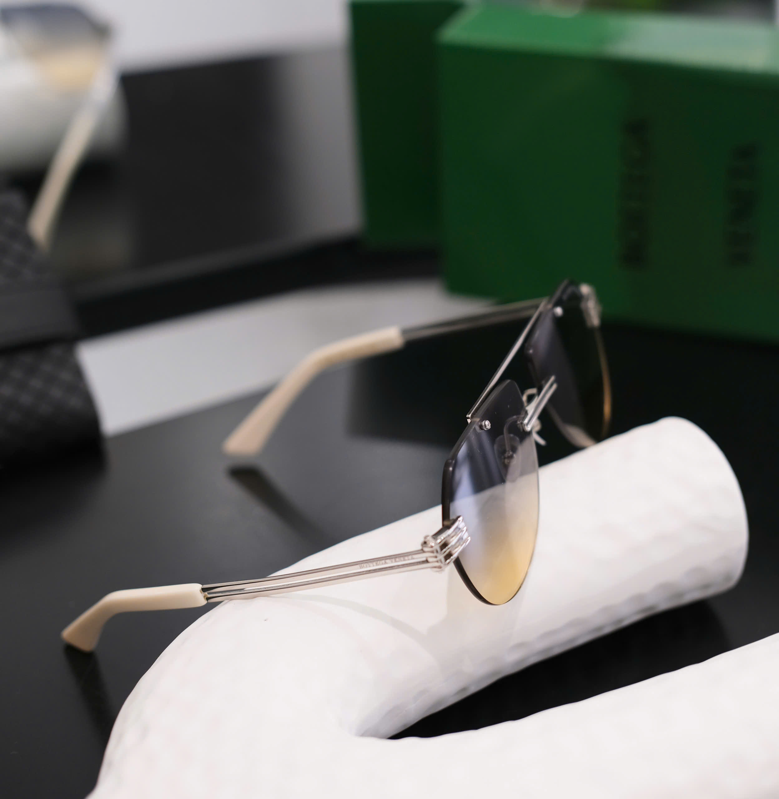 Kính mát thời trang Bottega Veneta BV1342S Aviator Sunglasses in Tinted Lens Like Auth DDT
