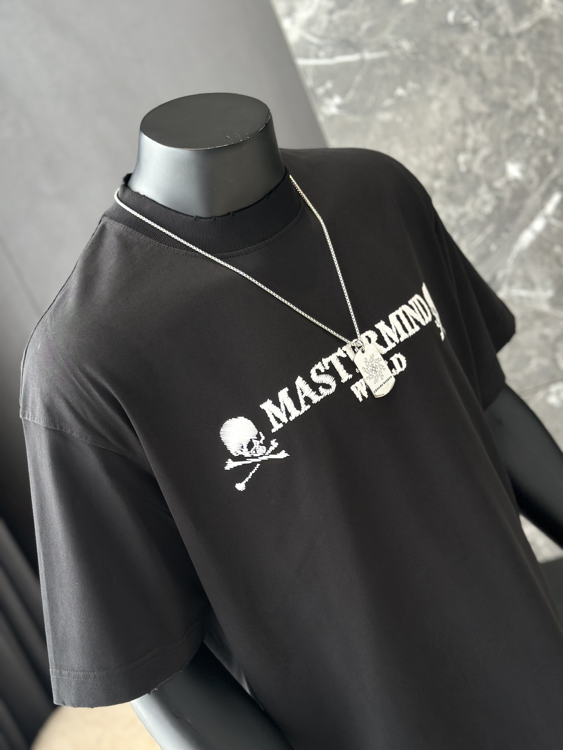 Áo phông T shirt Mastermind logo ngực họa tiết đầu lâu xương chéo lưng Like Auth S-M VTN\Đen