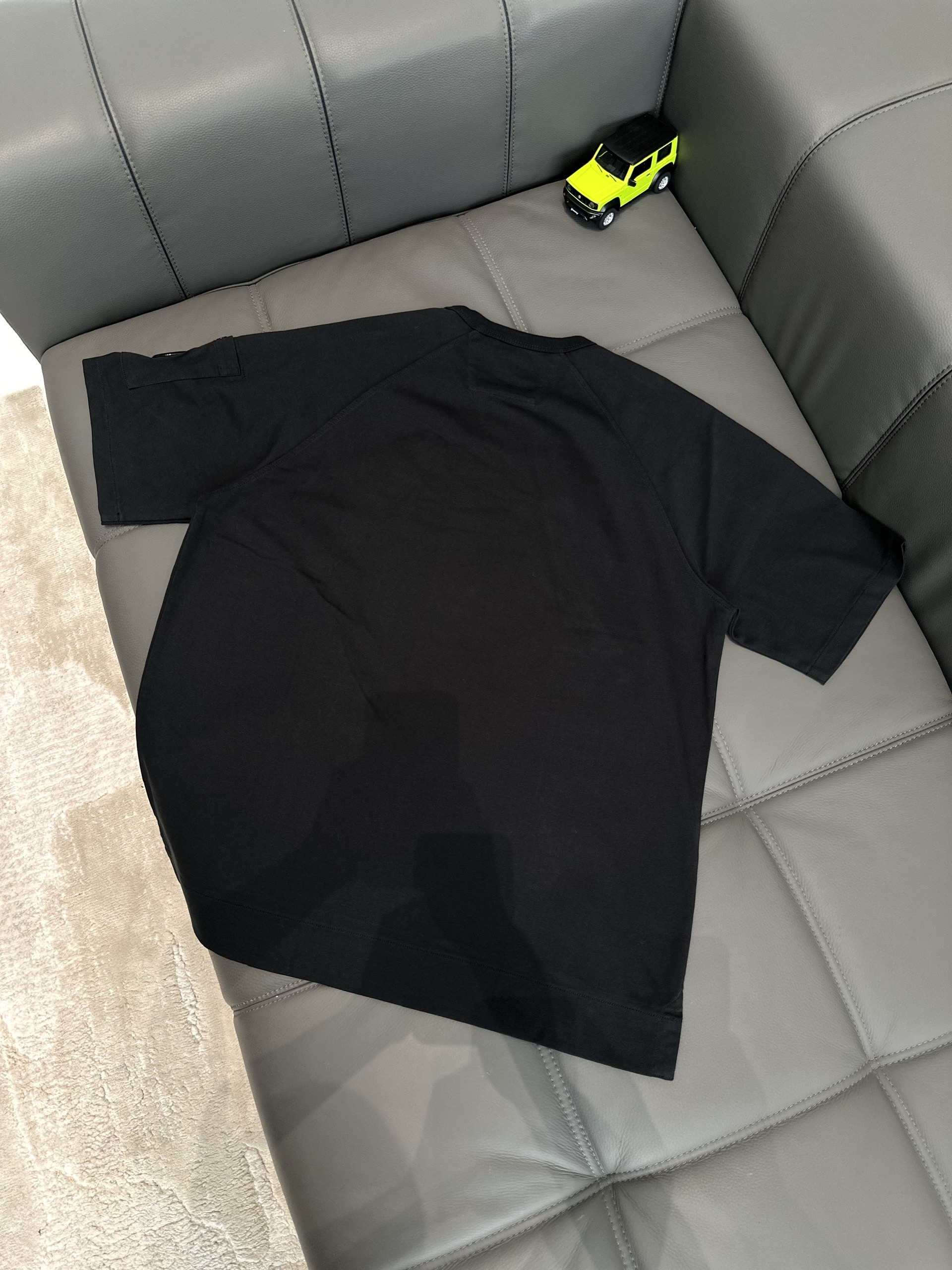 Áo phông T shirt Caras bo viền vai túi khóa tay Like Auth S-M VTN\Đen