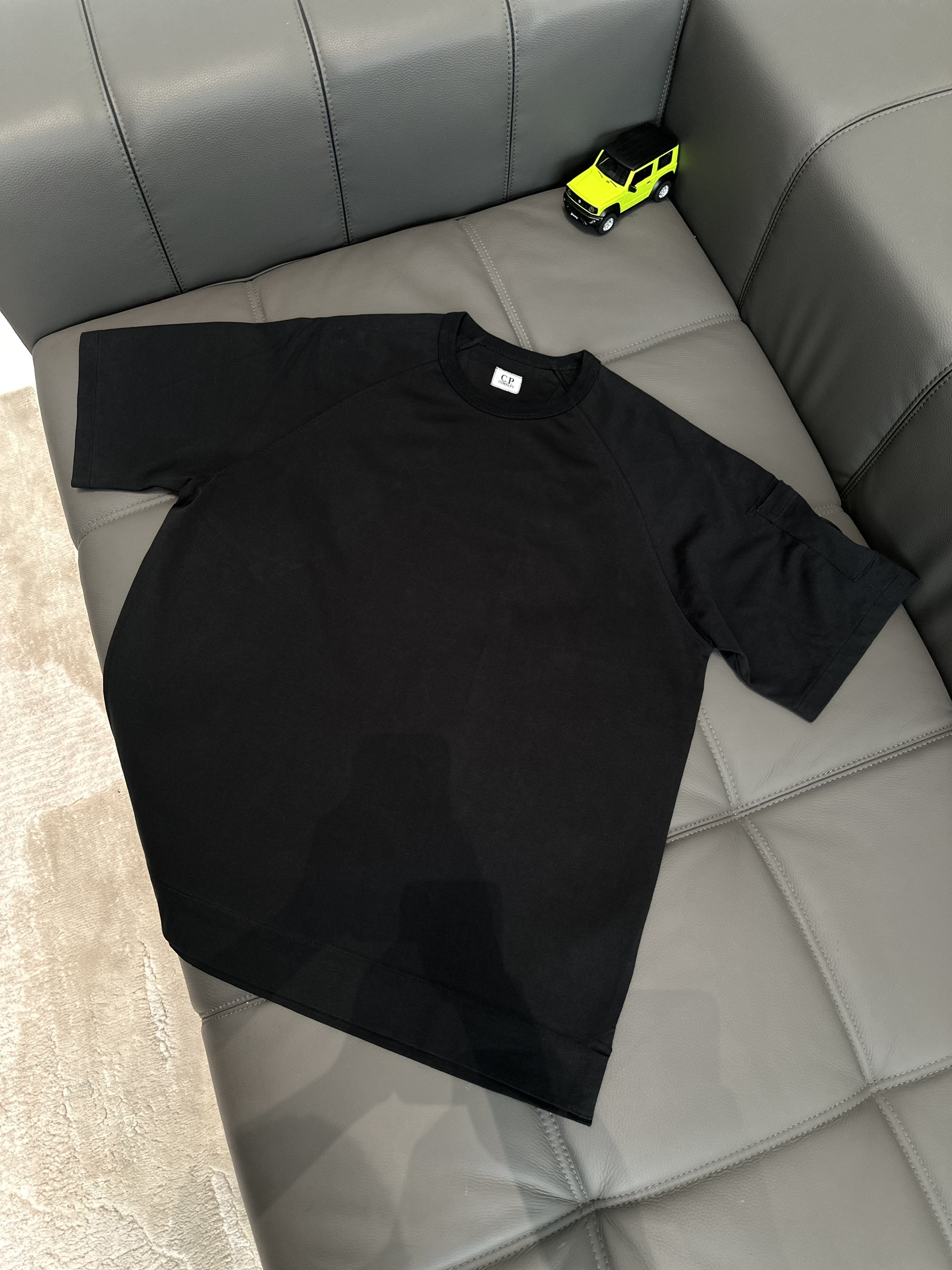 Áo phông T shirt Caras bo viền vai túi khóa tay Like Auth S-M VTN\Đen