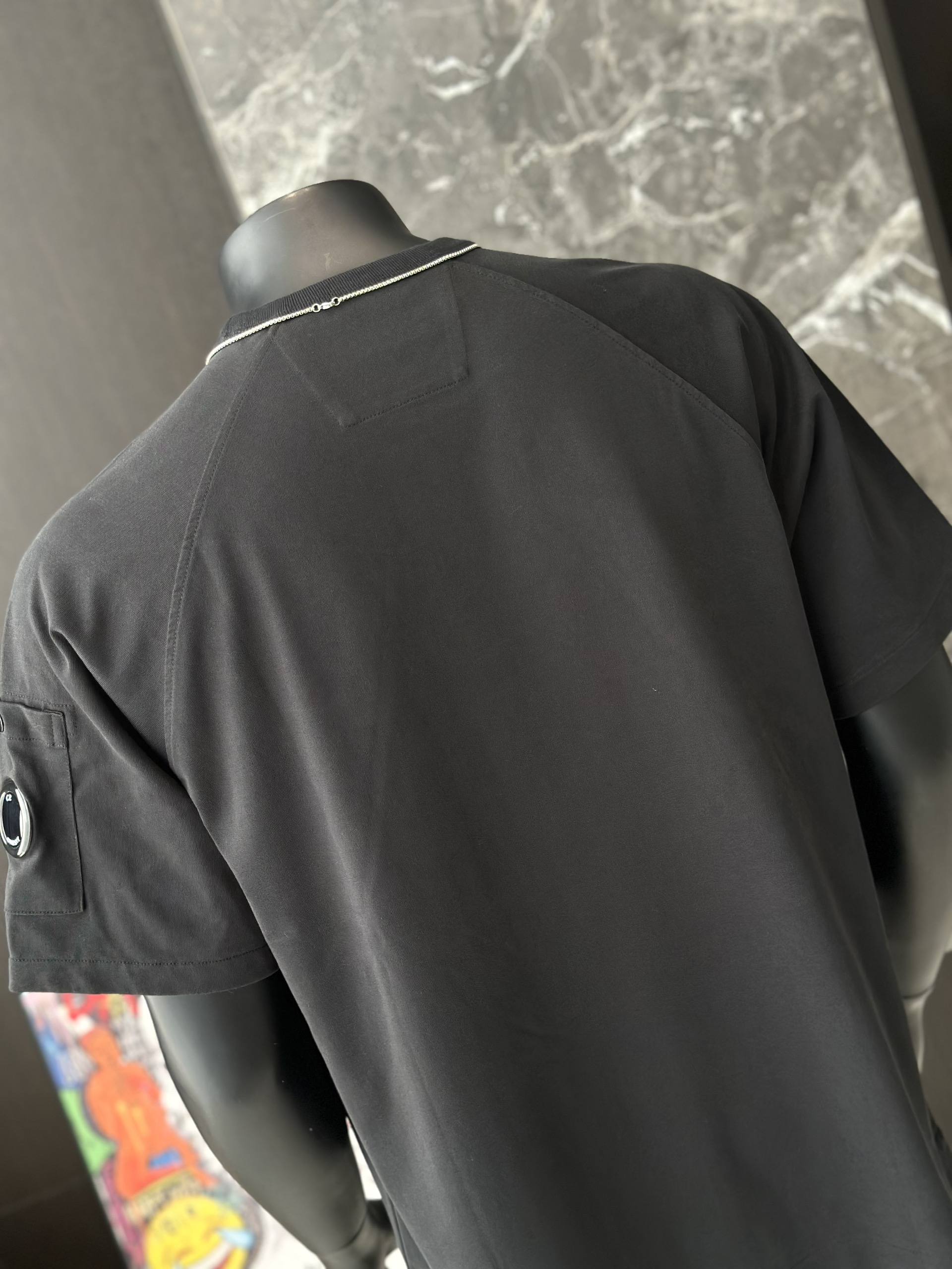 Áo phông T shirt Caras bo viền vai túi khóa tay Like Auth S-M VTN\Đen