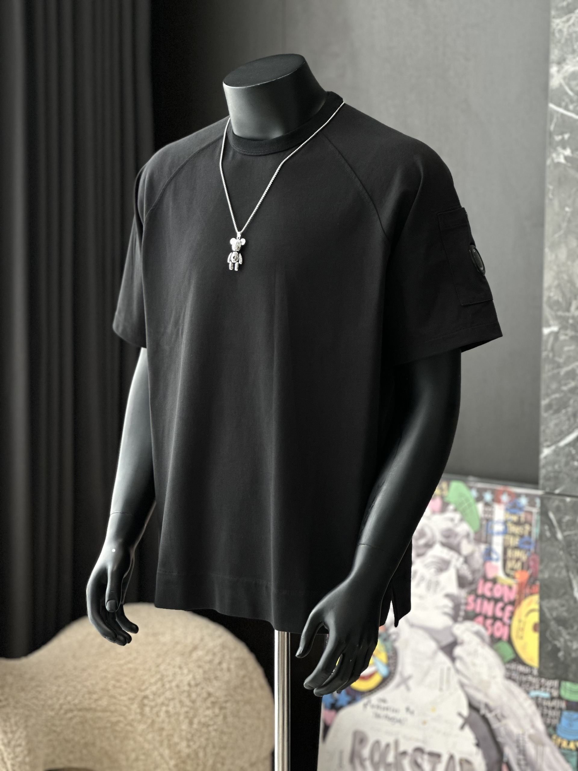 Áo phông T shirt Caras bo viền vai túi khóa tay Like Auth S-M VTN\Đen