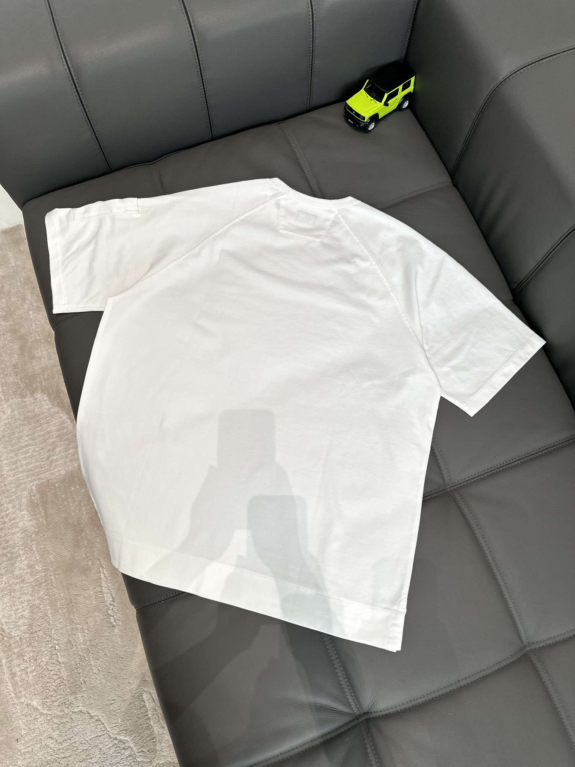 Áo phông T shirt Caras bo viền vai túi khóa tay Like Auth S-M VTN\TRẮNG