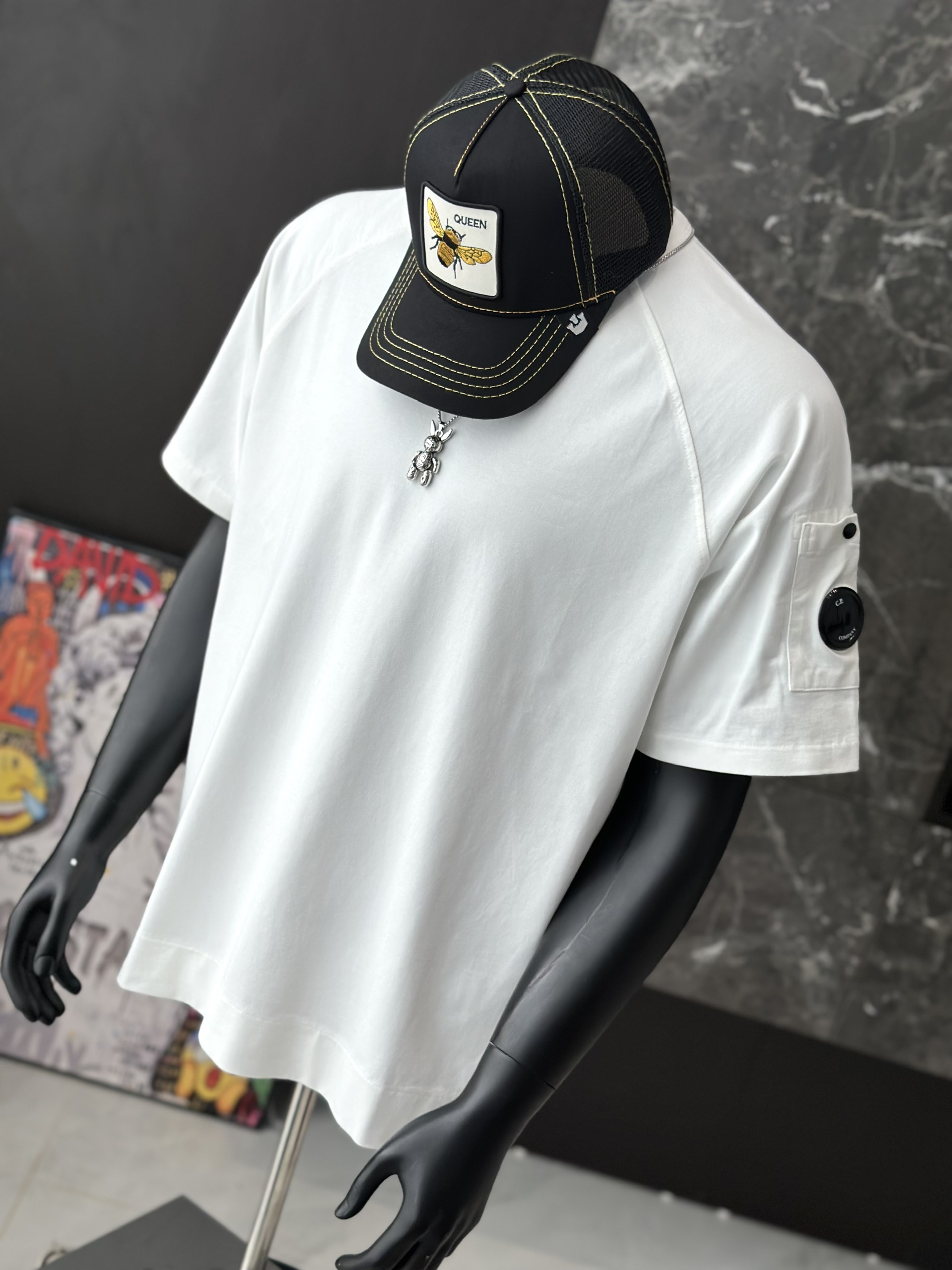 Áo phông T shirt Caras bo viền vai túi khóa tay Like Auth S-M VTN\TRẮNG