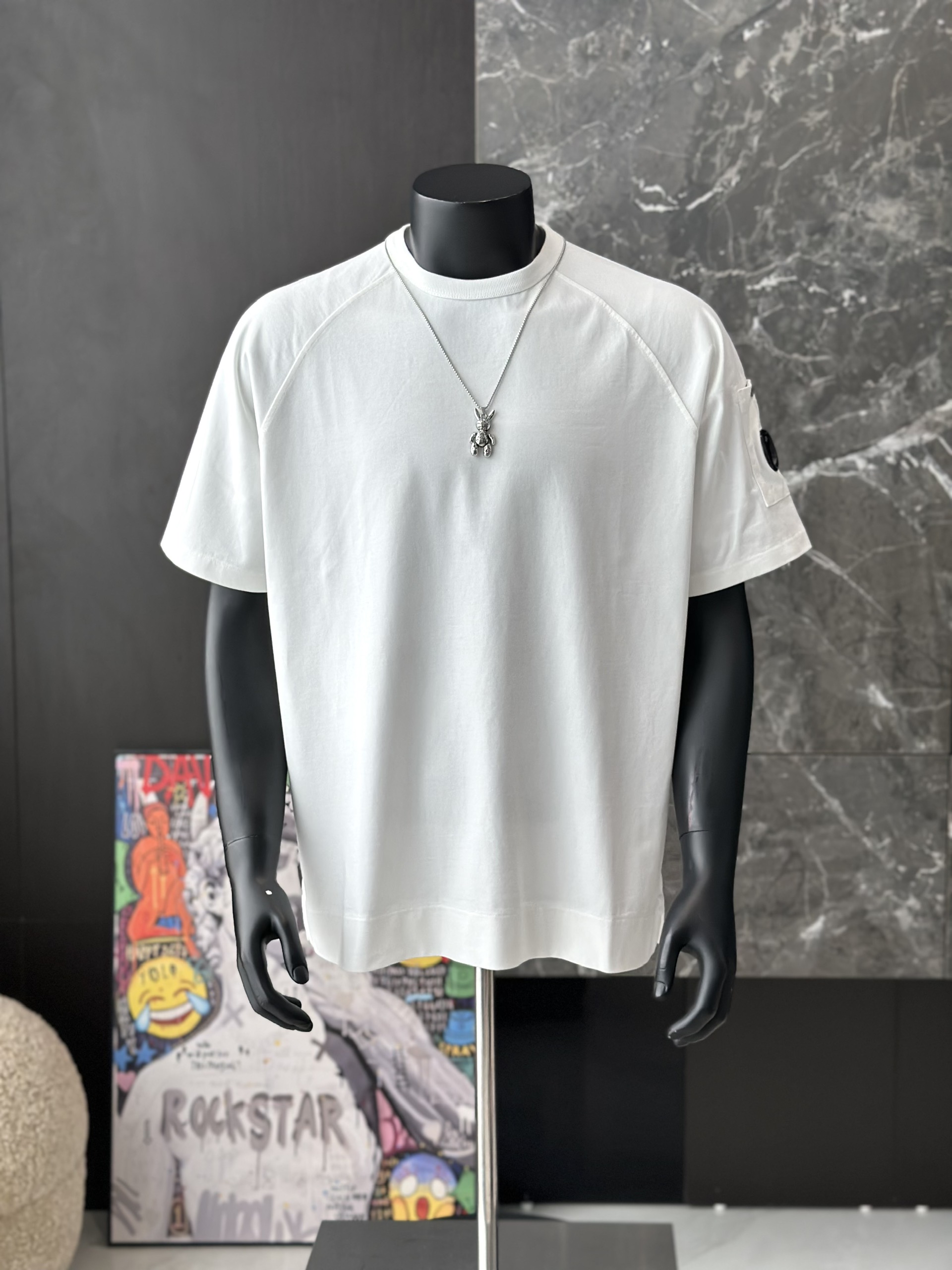 Áo phông T shirt Caras bo viền vai túi khóa tay Like Auth S-M VTN\TRẮNG