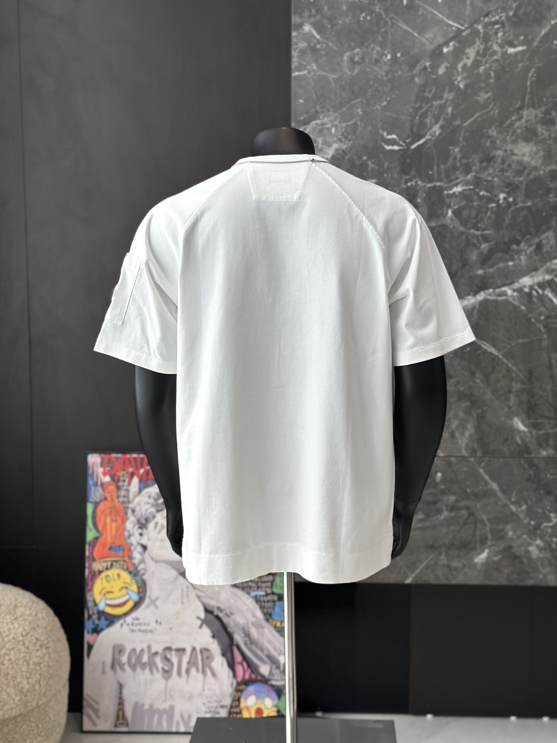 Áo phông T shirt Caras bo viền vai túi khóa tay Like Auth S-M VTN\TRẮNG