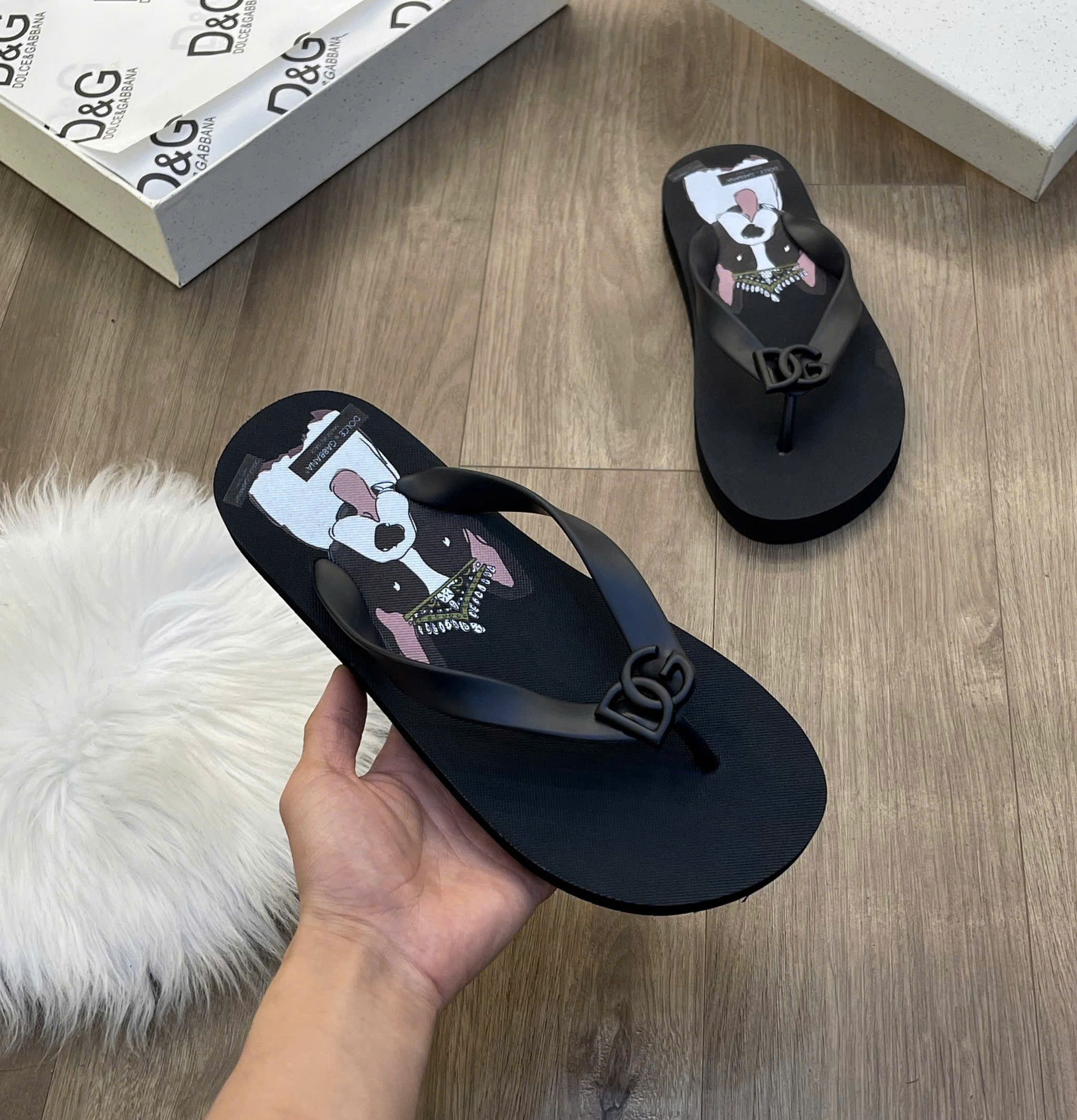 Dép tông xỏ ngón flip flop Dolce Gabbana cún Like Auth 38-43 MK