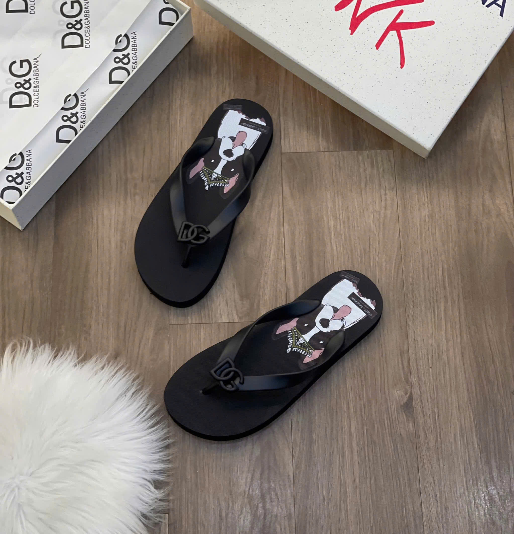 Dép tông xỏ ngón flip flop Dolce Gabbana cún Like Auth 38-43 MK