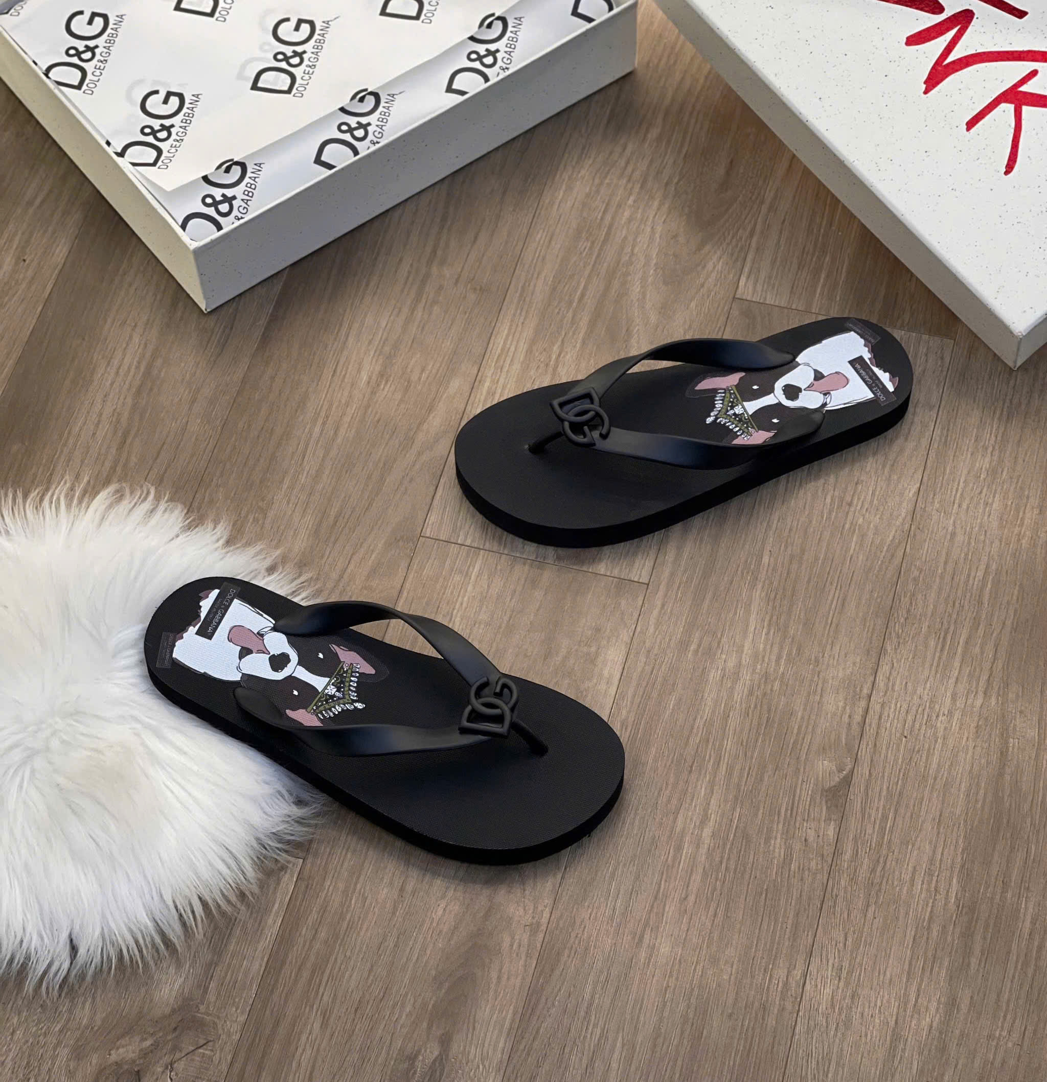 Dép tông xỏ ngón flip flop Dolce Gabbana cún Like Auth 38-43 MK