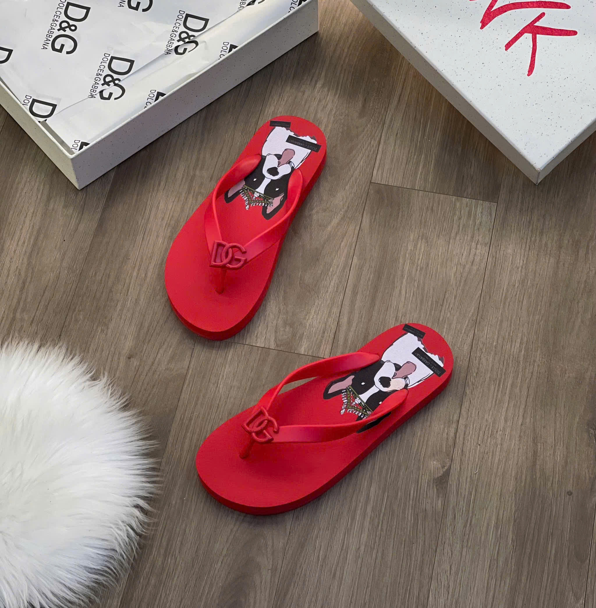 Dép tông xỏ ngón flip flop Dolce Gabbana cún Like Auth 38-43 MK