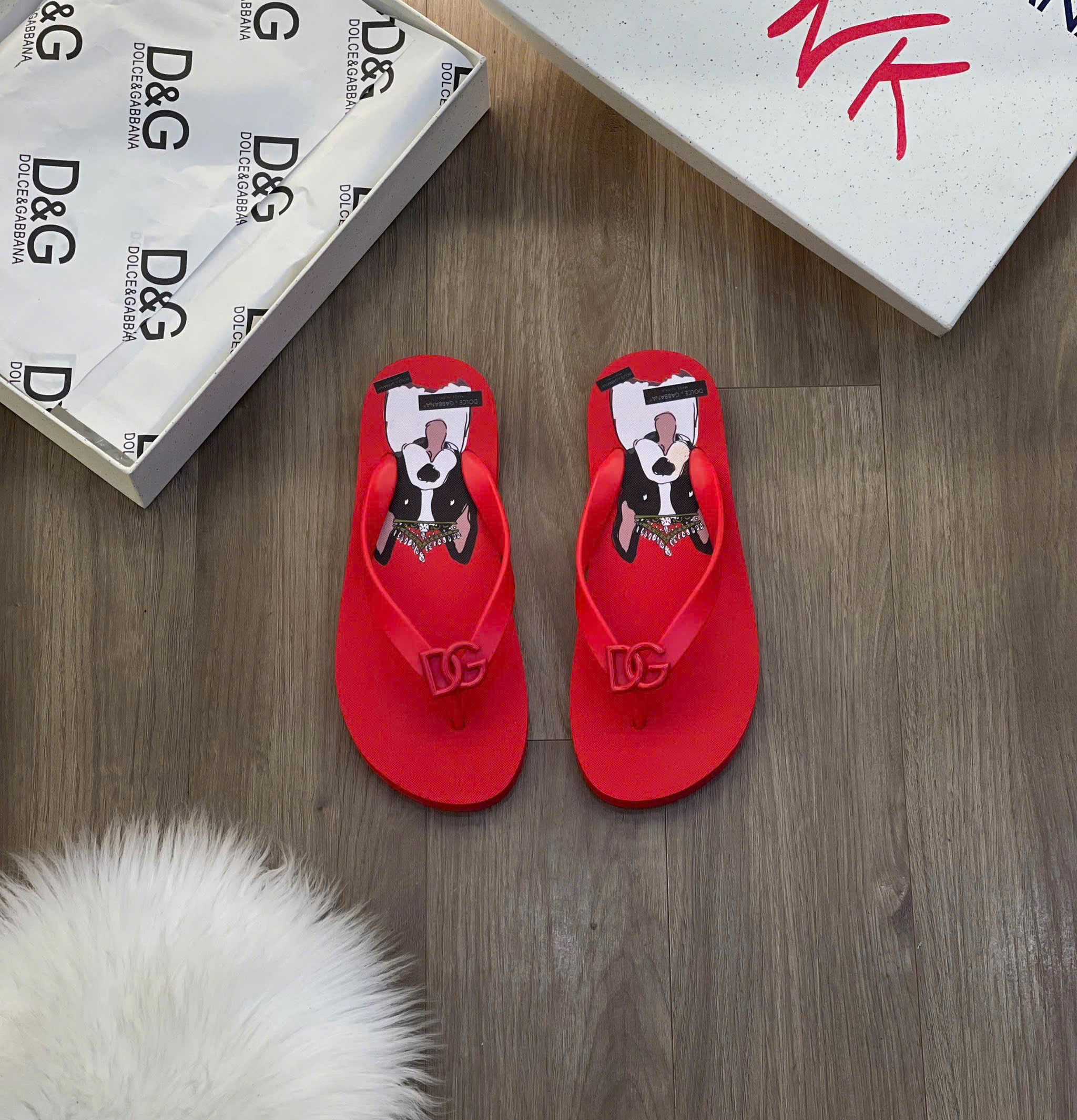 Dép tông xỏ ngón flip flop Dolce Gabbana cún Like Auth 38-43 MK