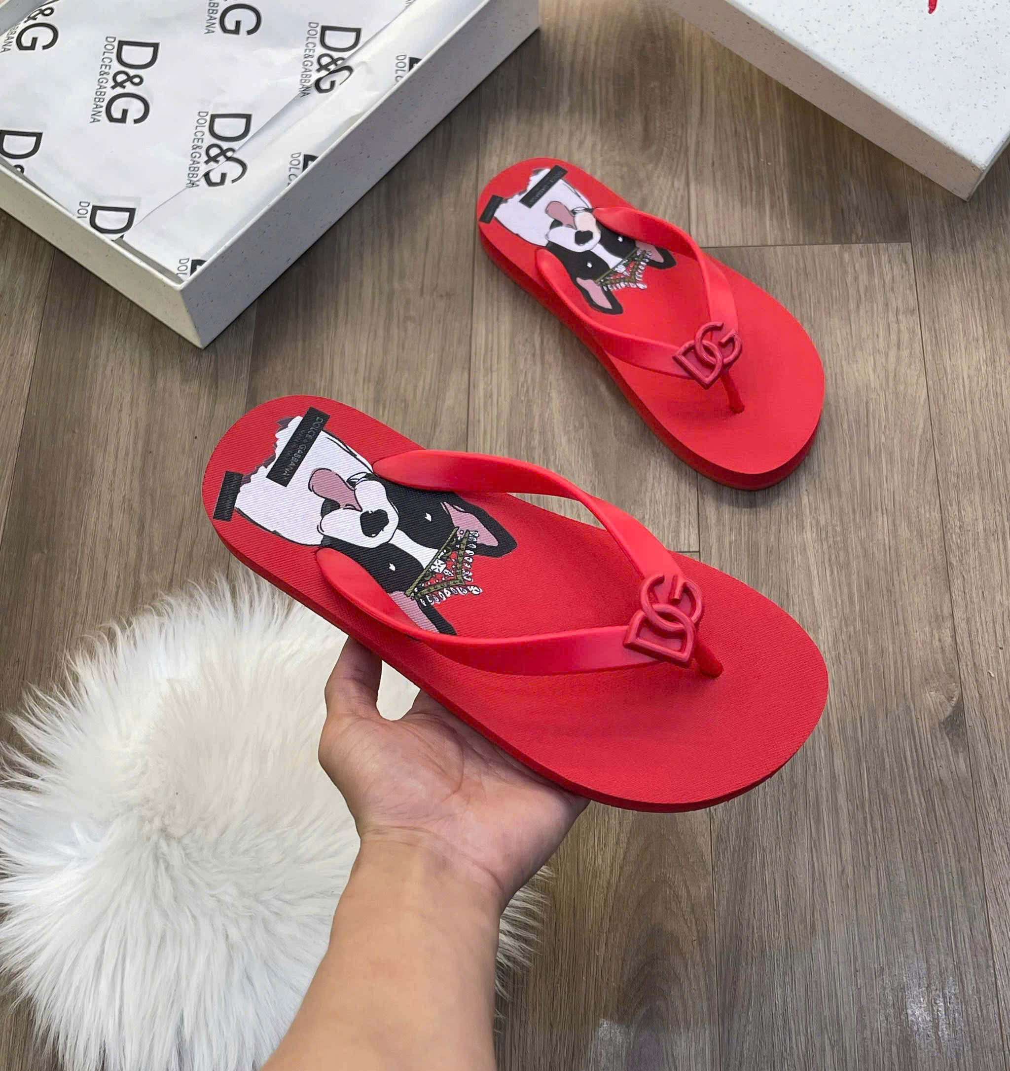 Dép tông xỏ ngón flip flop Dolce Gabbana cún Like Auth 38-43 MK