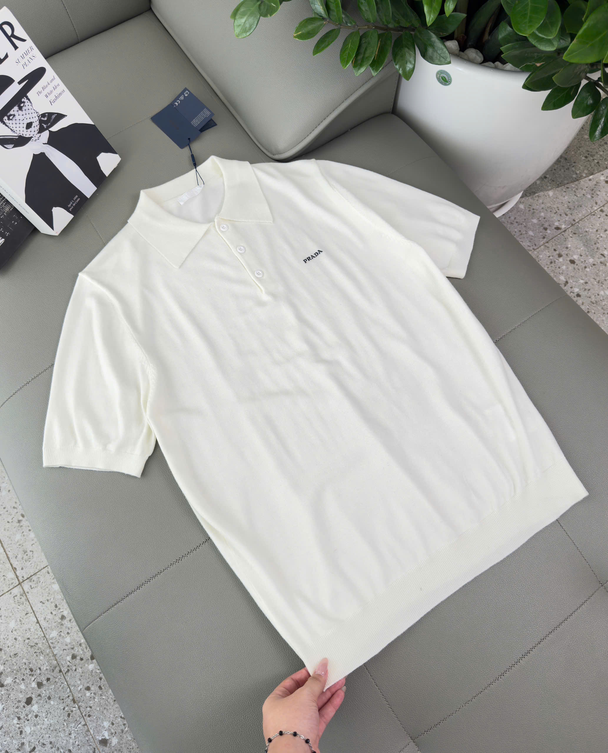 Áo polo Prada logo thêu ngực Like Auth S-L DDT\Trắng