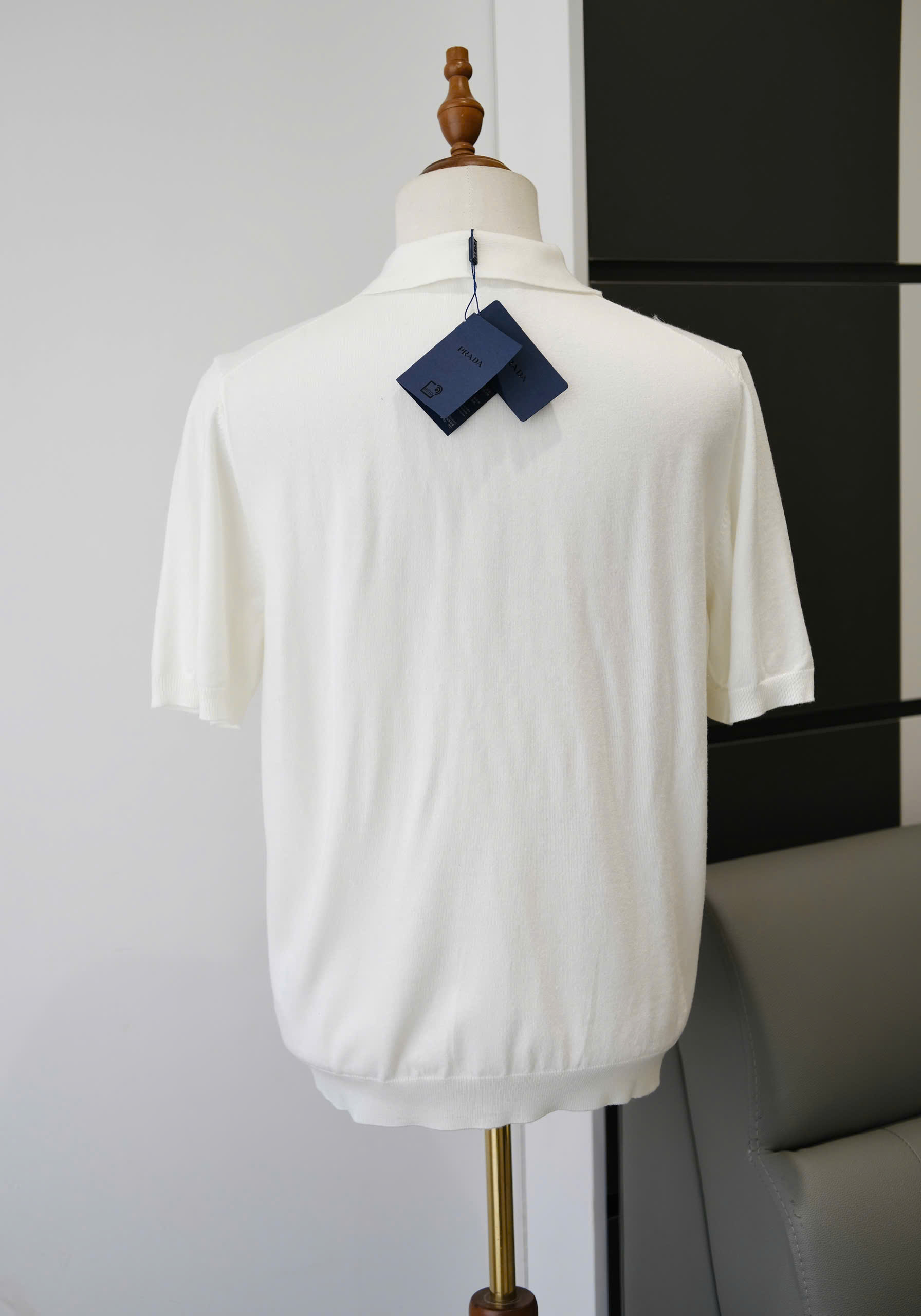 Áo polo Prada logo thêu ngực Like Auth S-L DDT\Trắng