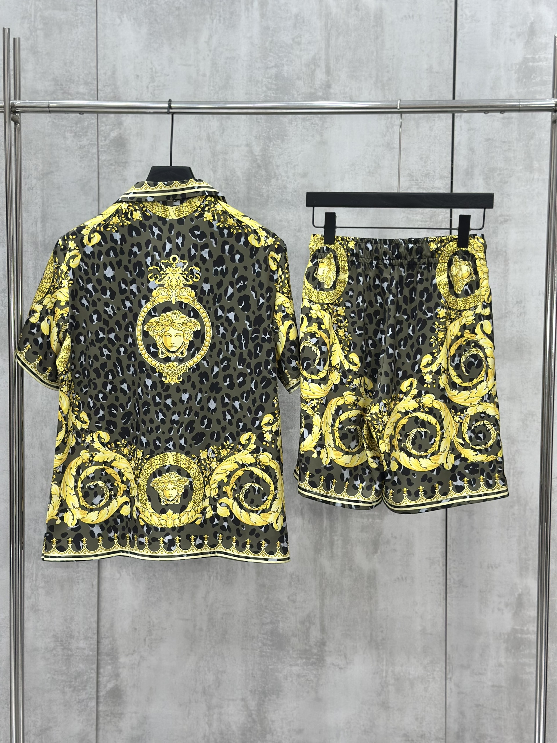 Set bộ lụa hè Versace VS họa tiết quý tộc Like Auth M-XL VTN\Vàng
