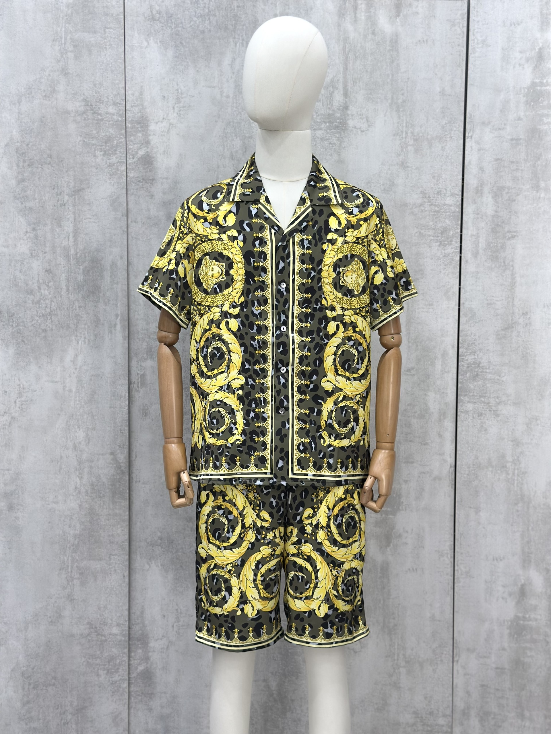 Set bộ lụa hè Versace VS họa tiết quý tộc Like Auth M-XL VTN\Vàng