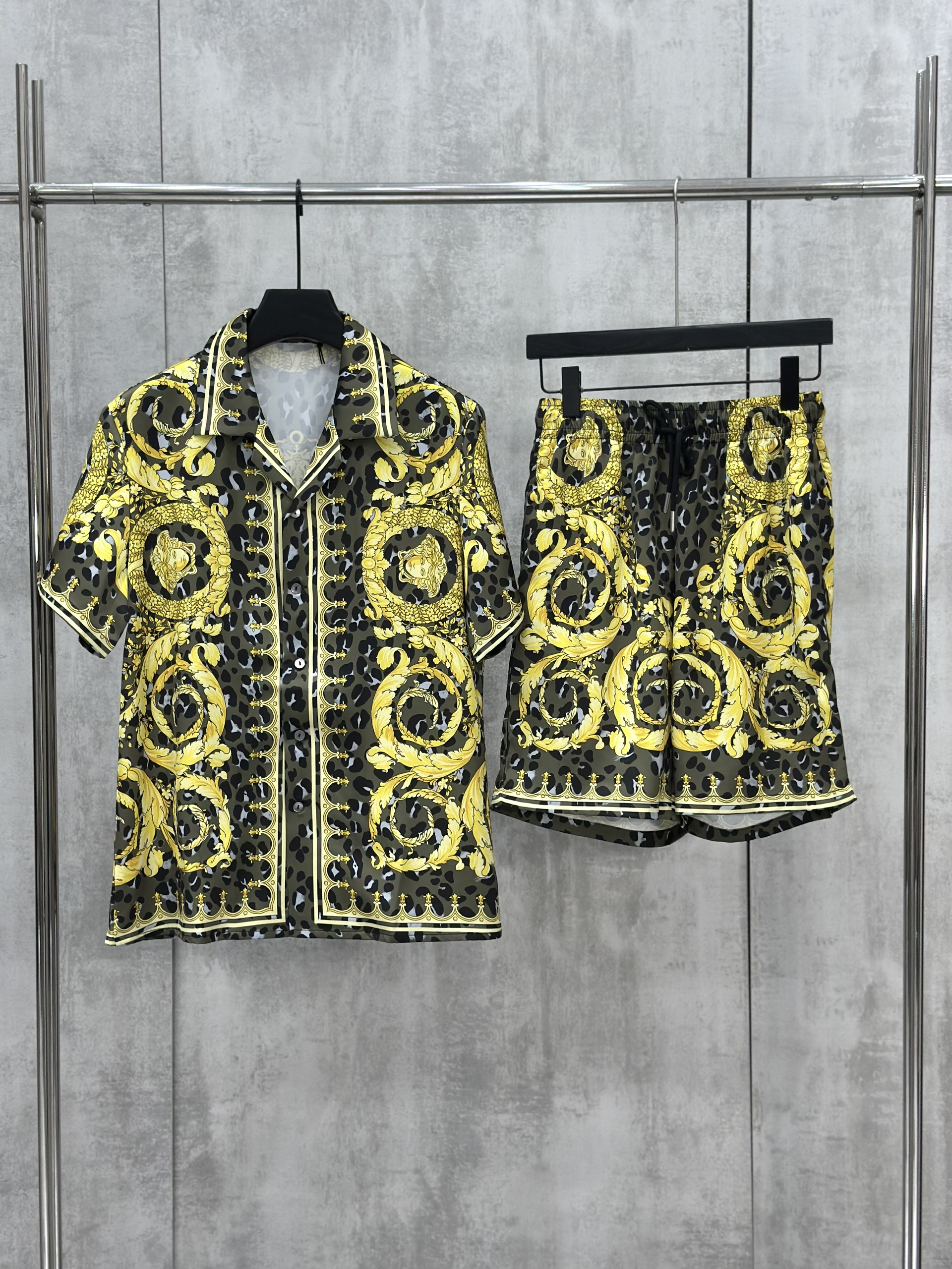 Set bộ lụa hè Versace VS họa tiết quý tộc Like Auth M-XL VTN\Vàng