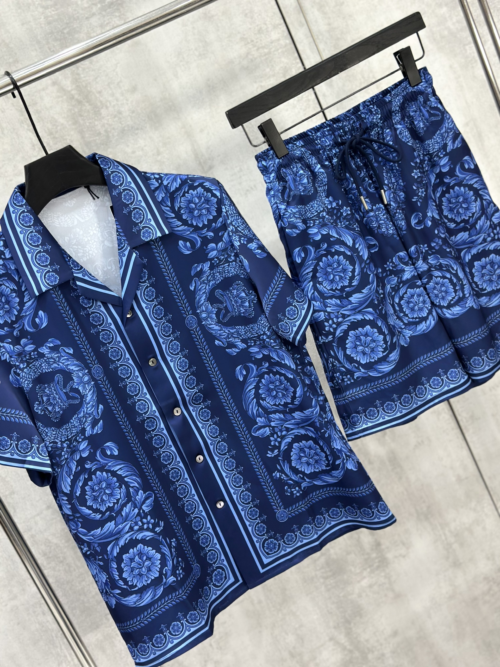 Set bộ lụa hè Versace VS họa tiết quý tộc Like Auth M-XL VTN\Xanh