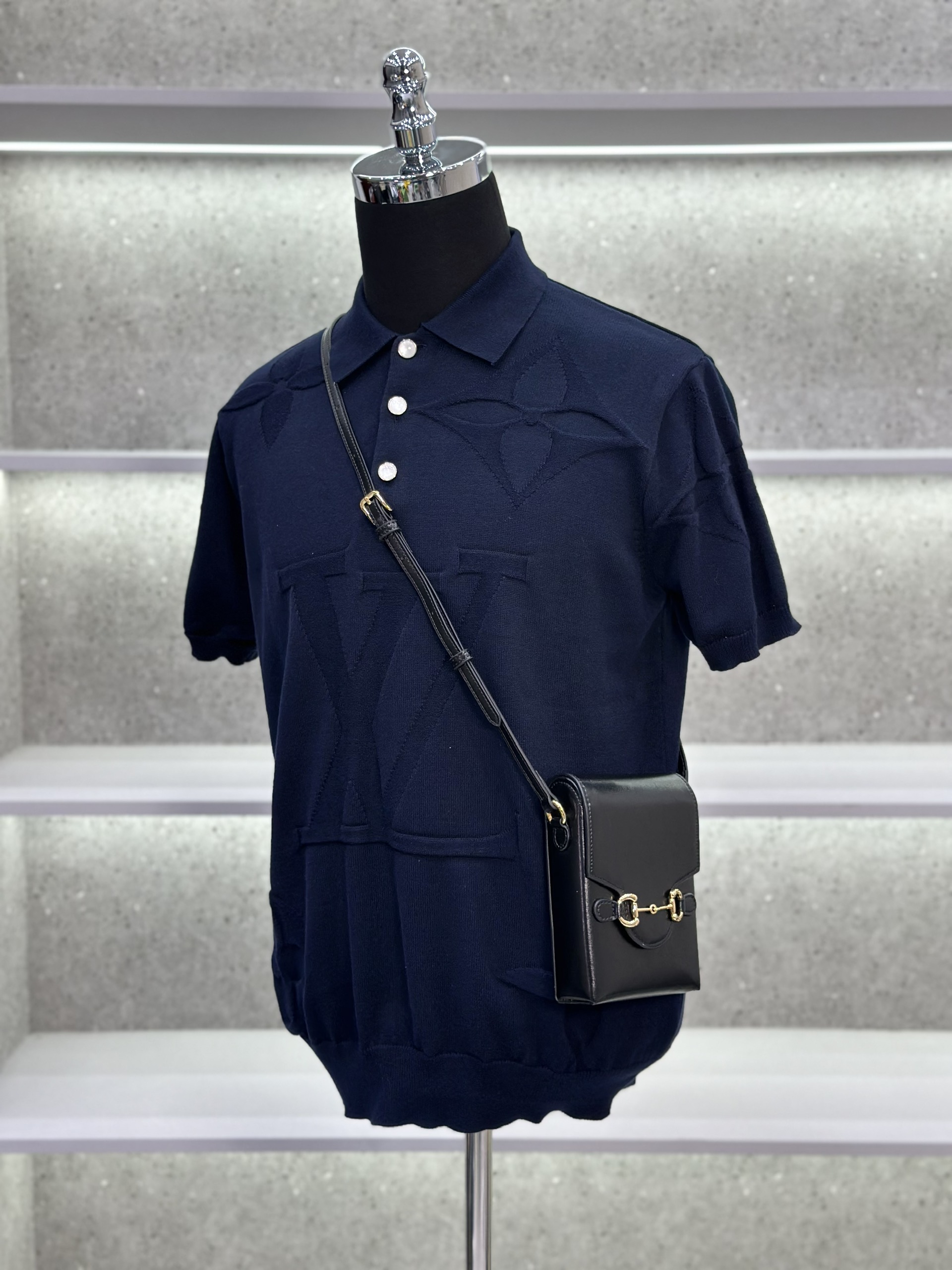 Áo polo Louis Vuitton LV họa tiết hoa vân logo LV dập nổi Like Auth 1-1 on web VTN