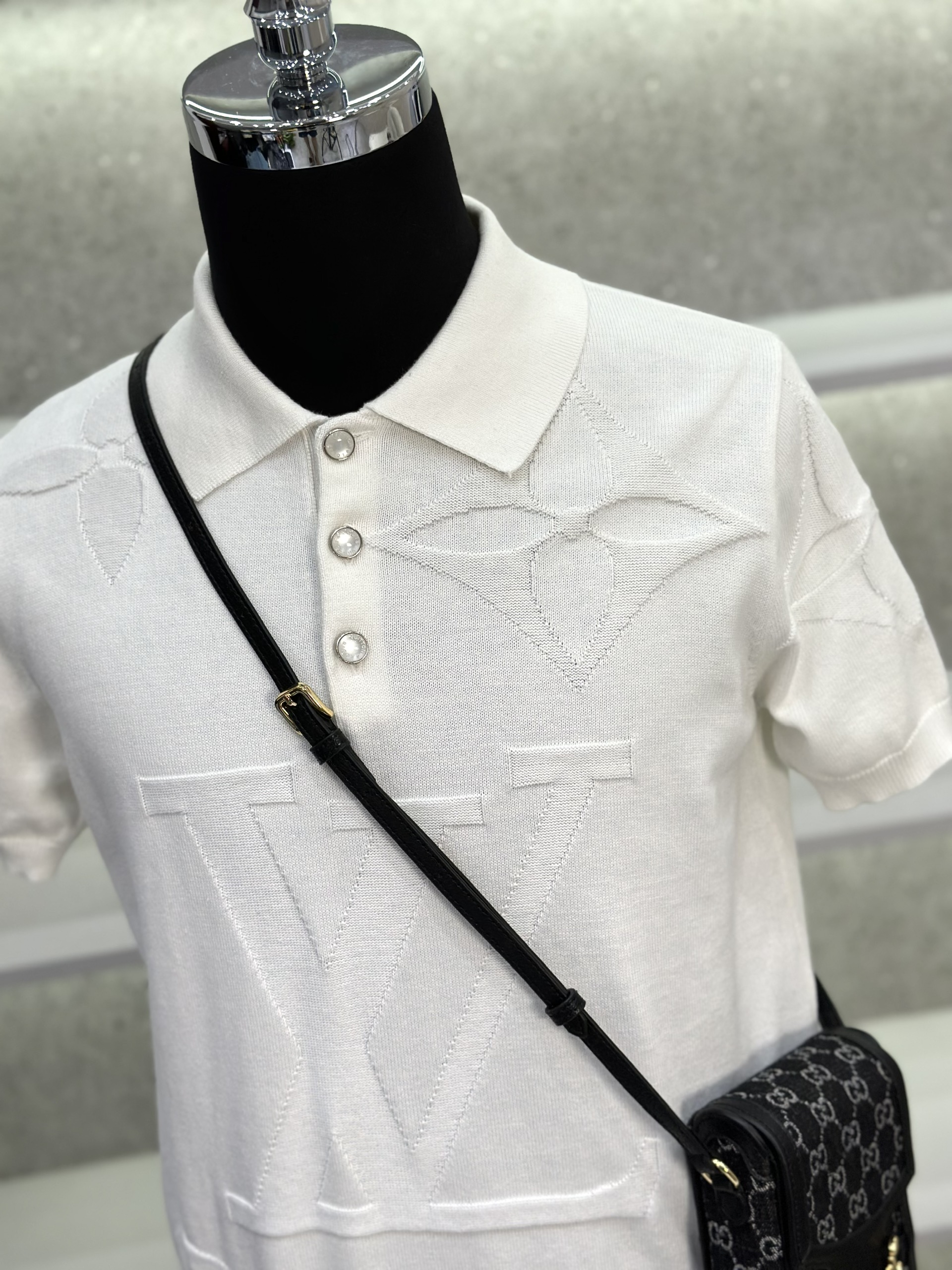 Áo polo Louis Vuitton LV họa tiết hoa vân logo LV dập nổi Like Auth 1-1 on web VTN