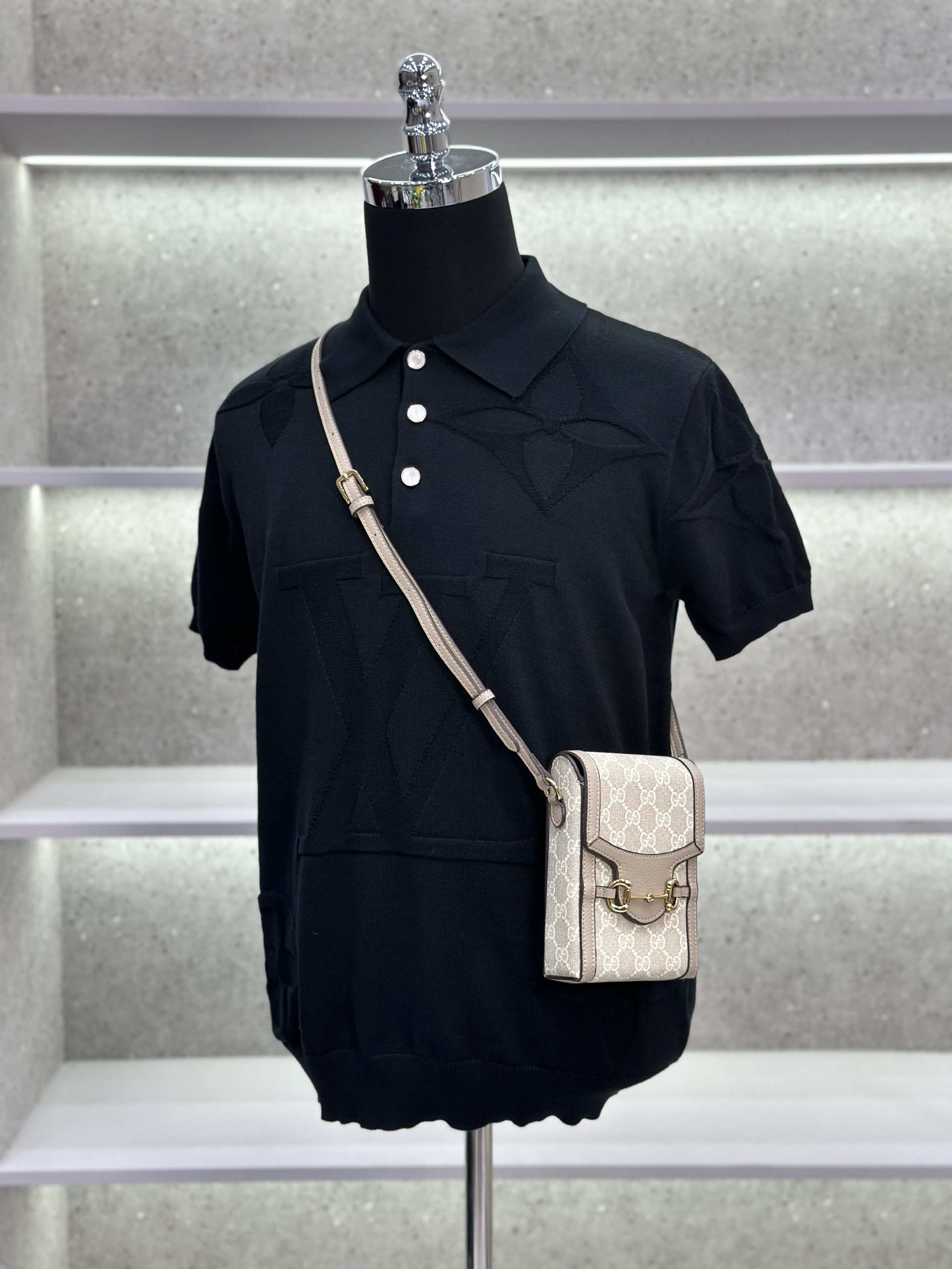 Áo polo Louis Vuitton LV họa tiết hoa vân logo LV dập nổi Like Auth 1-1 on web VTN