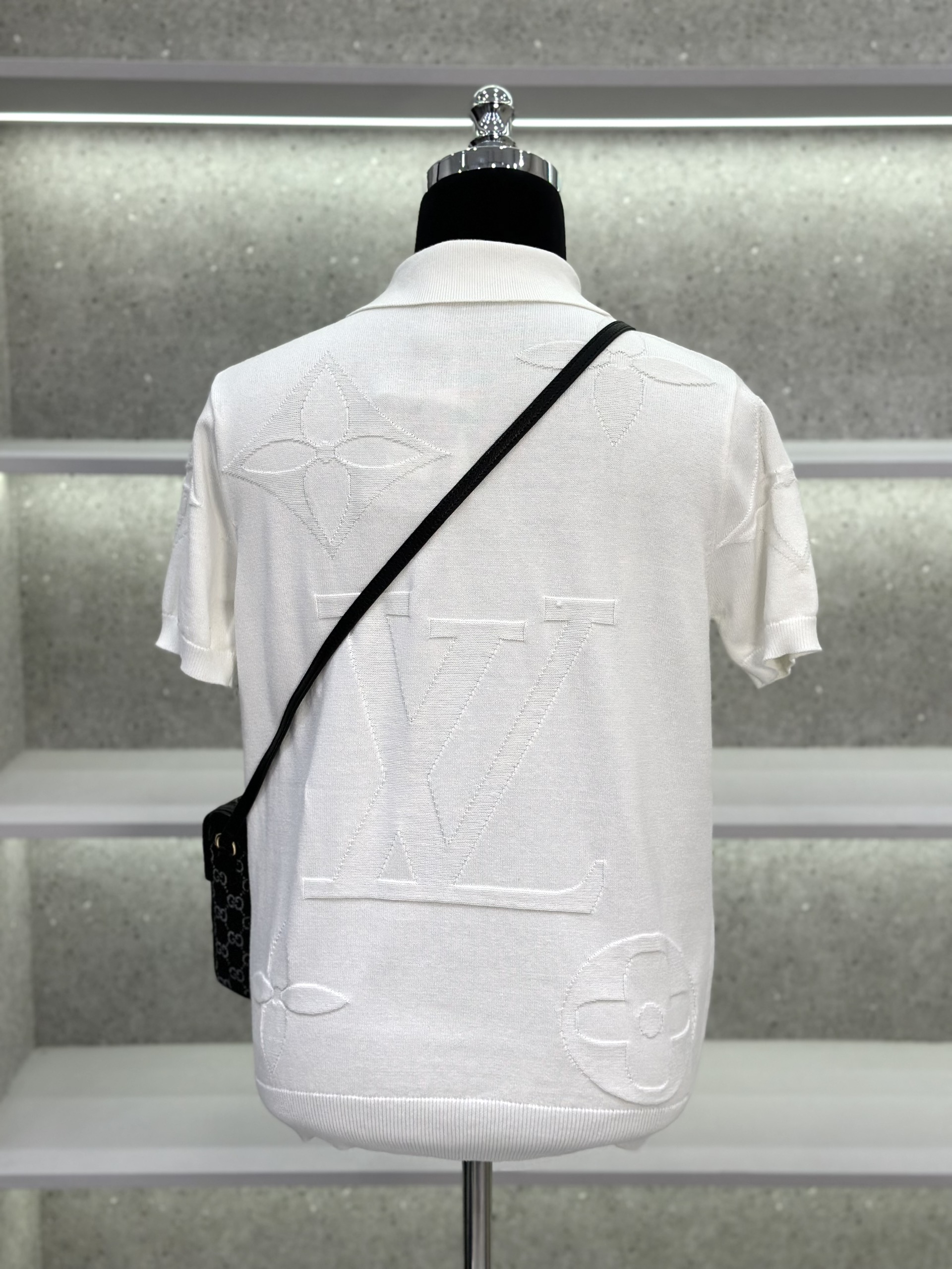 Áo polo Louis Vuitton LV họa tiết hoa vân logo LV dập nổi Like Auth 1-1 on web VTN