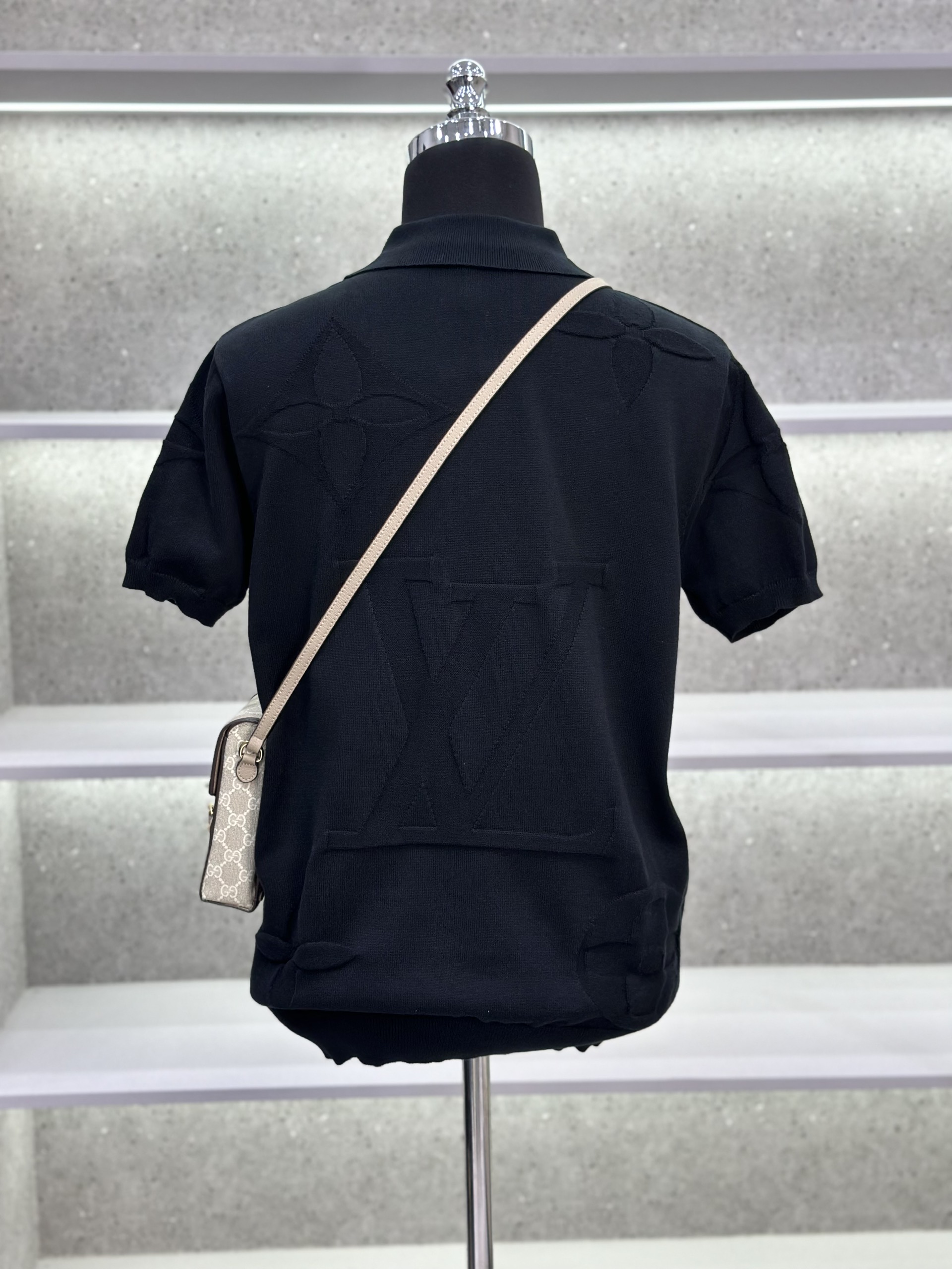 Áo polo Louis Vuitton LV họa tiết hoa vân logo LV dập nổi Like Auth 1-1 on web VTN