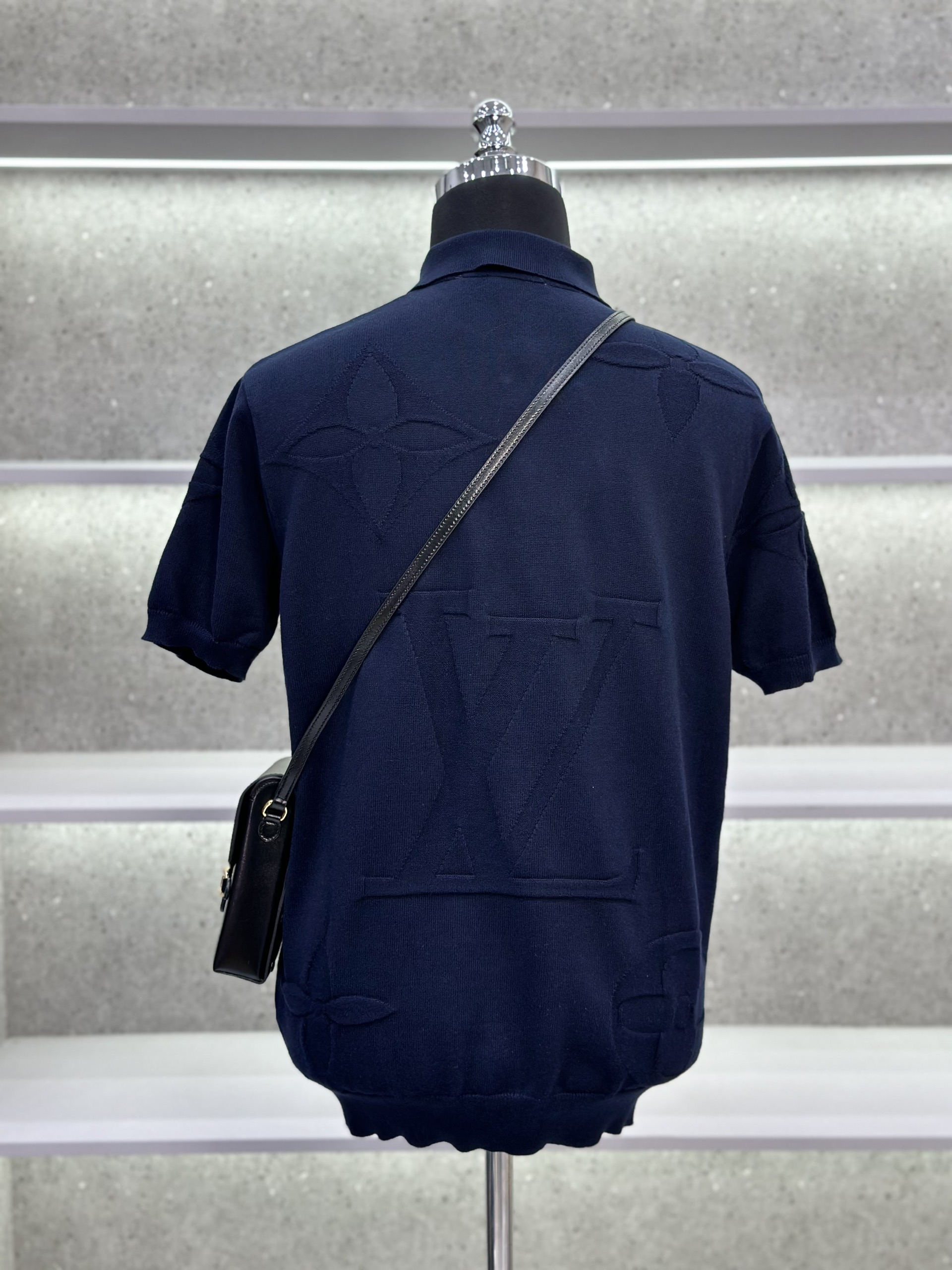 Áo polo Louis Vuitton LV họa tiết hoa vân logo LV dập nổi Like Auth 1-1 on web VTN