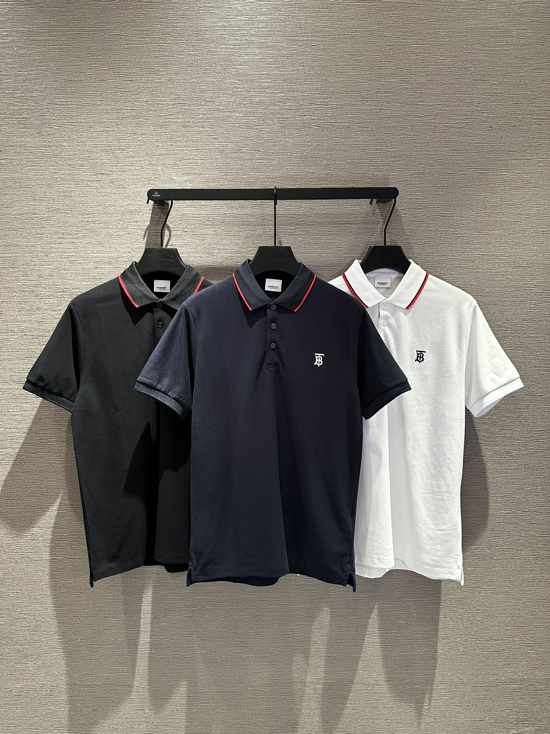 Áo polo Burberry BBR logo TB thêu ngực phối kẻ Đỏ viền cổ Like Auth 1-1 on web VTN