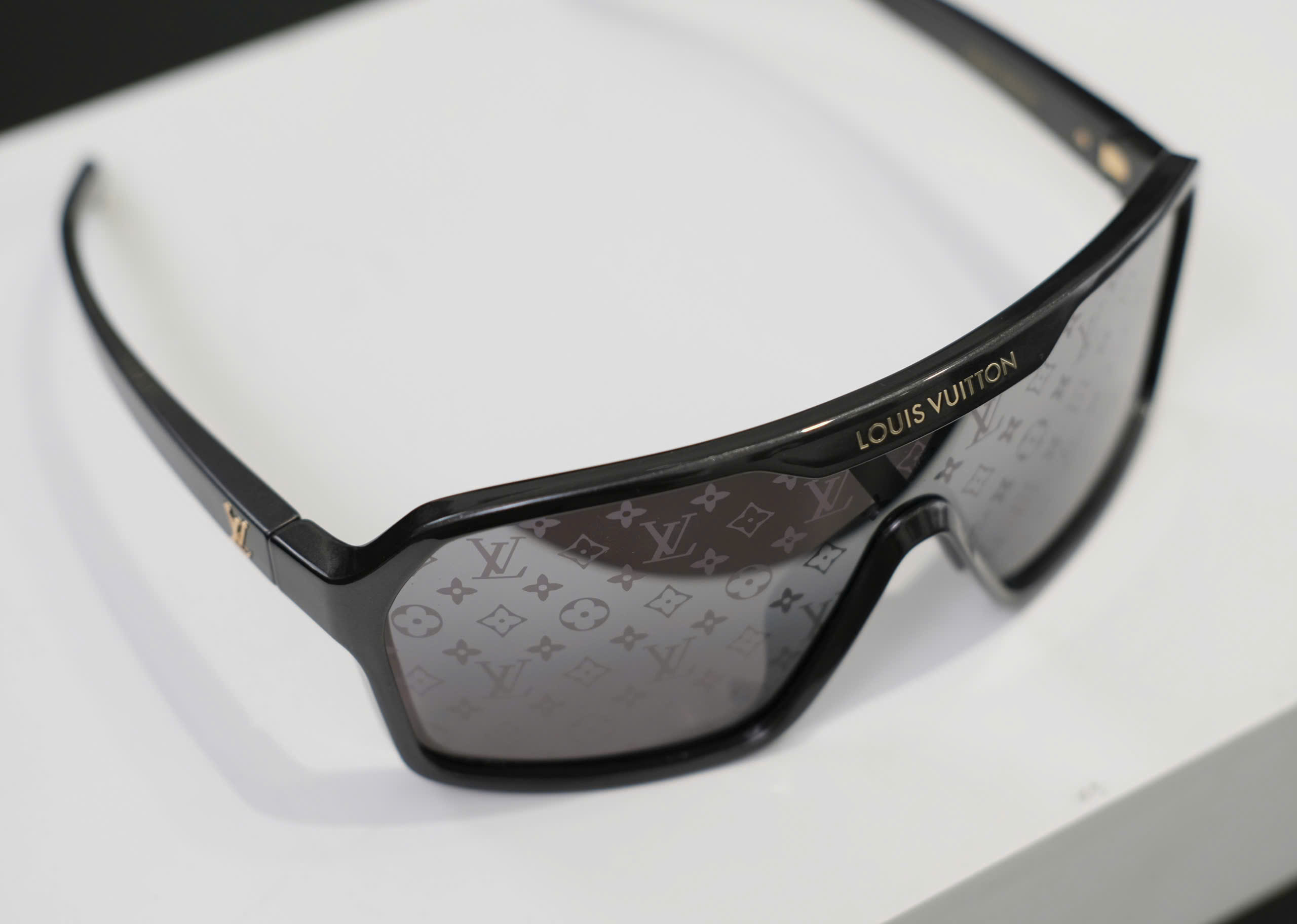 Kính mát thời trang Louis Vuitton LV Tramontane Mask vòm cong Like Auth DDT