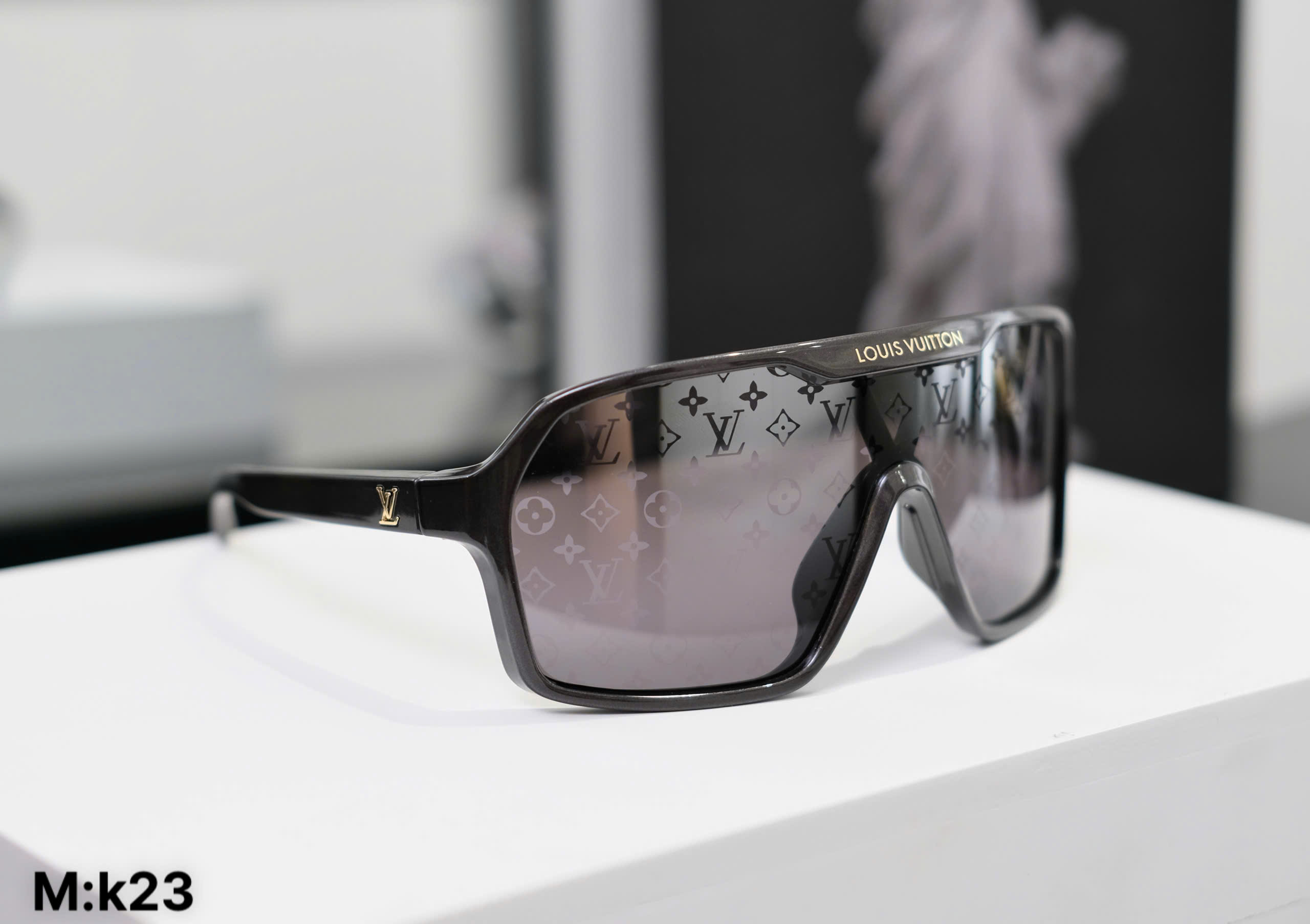 Kính mát thời trang Louis Vuitton LV Tramontane Mask vòm cong Like Auth DDT