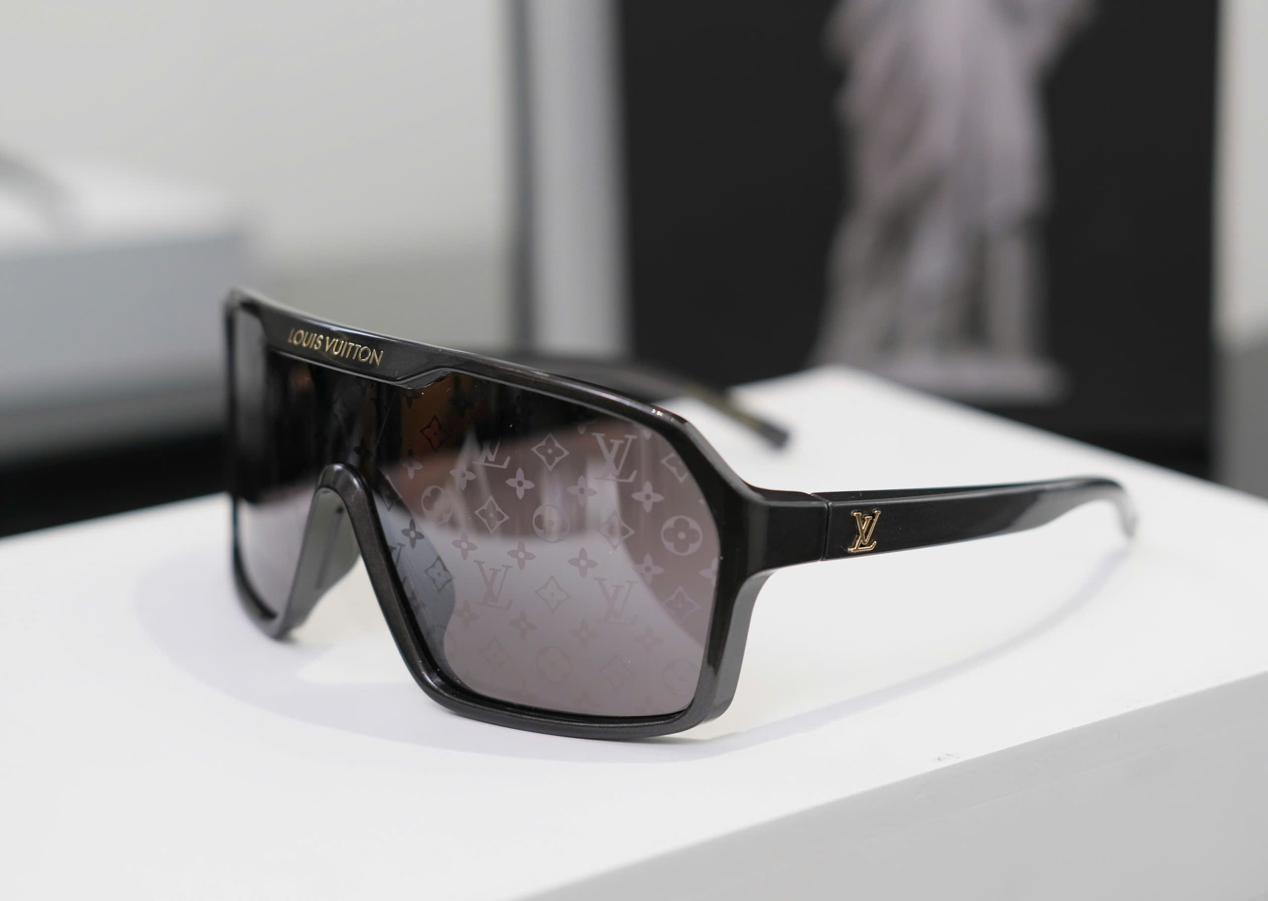 Kính mát thời trang Louis Vuitton LV Tramontane Mask vòm cong Like Auth DDT