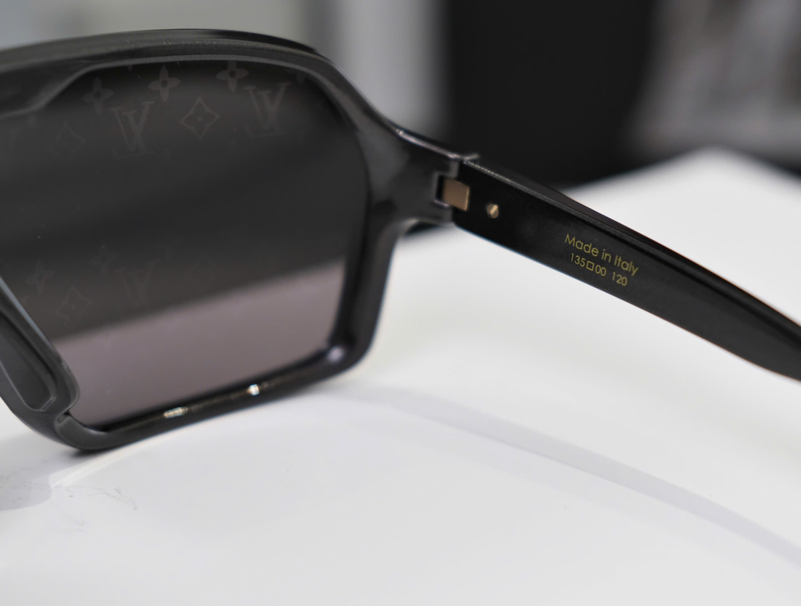 Kính mát thời trang Louis Vuitton LV Tramontane Mask vòm cong Like Auth DDT